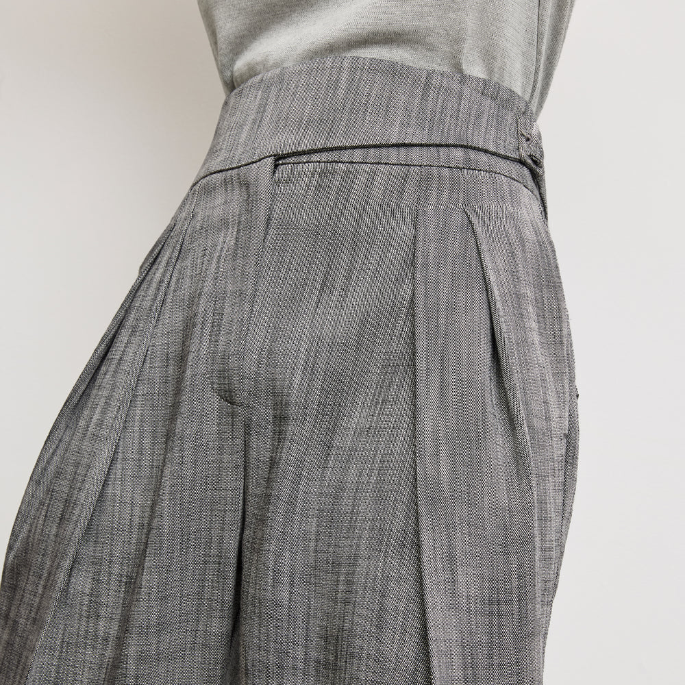 Detail image of the bronny pant in Black/White Porto Weave