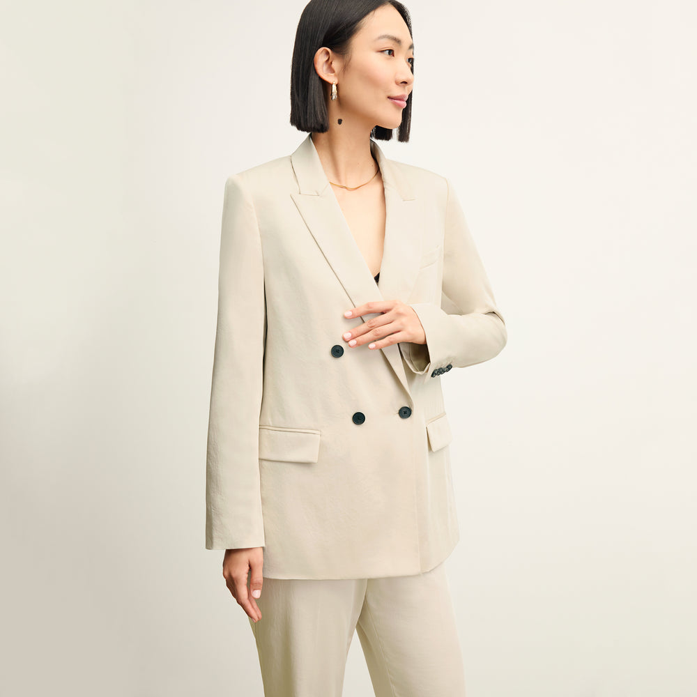 front image of a woman wearing the smith pant in champagne