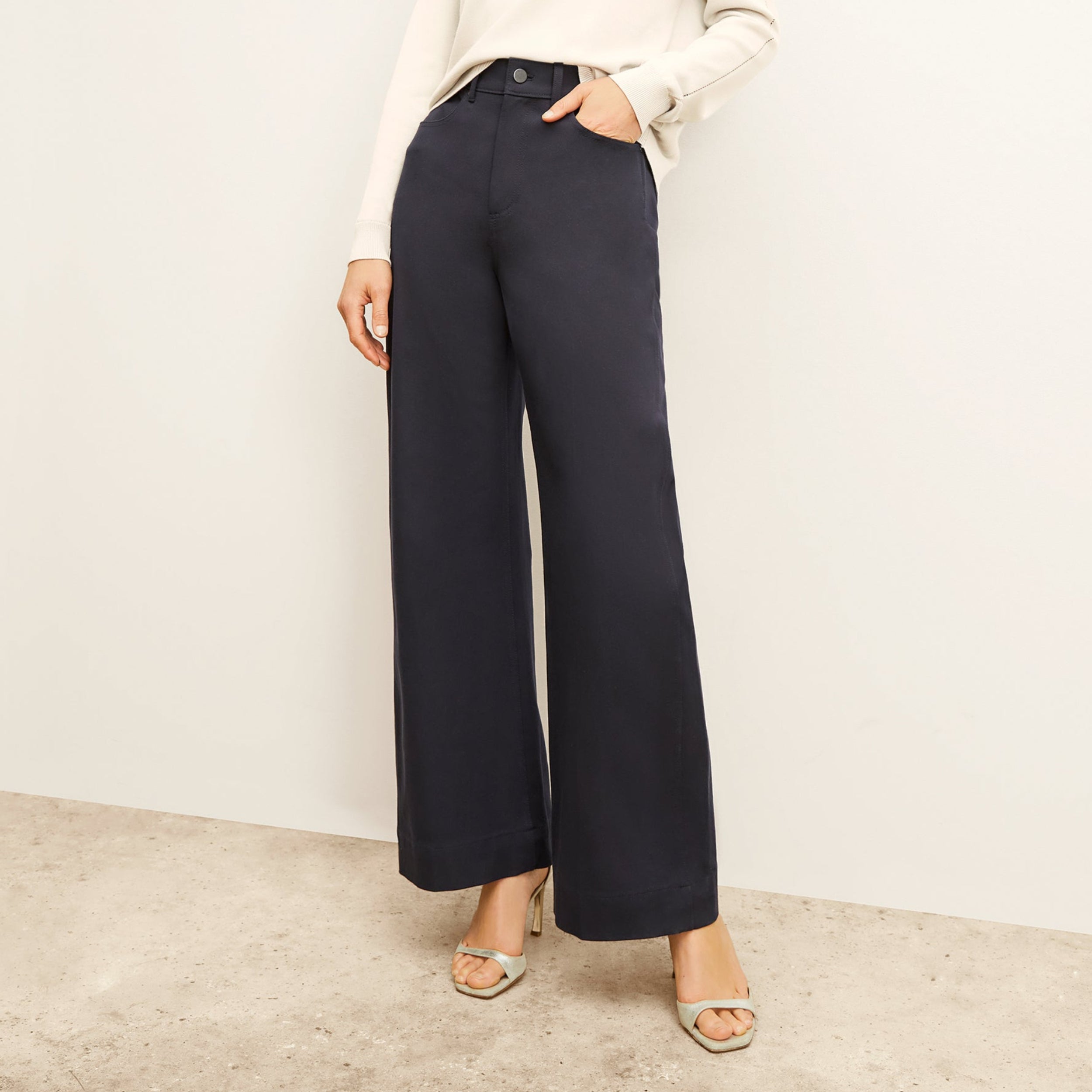 MLF12356_Larissa1.