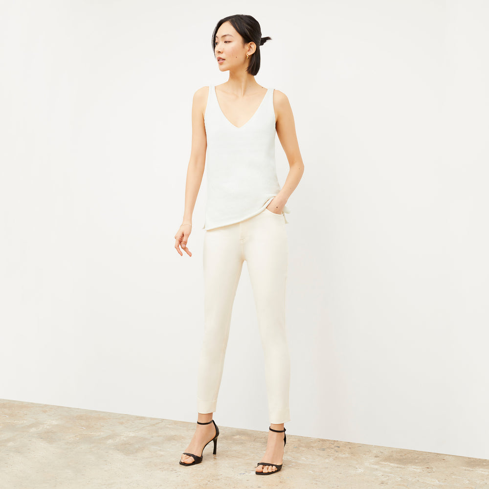 Side image of a woman wearing the Sammataro Jean in Tusk