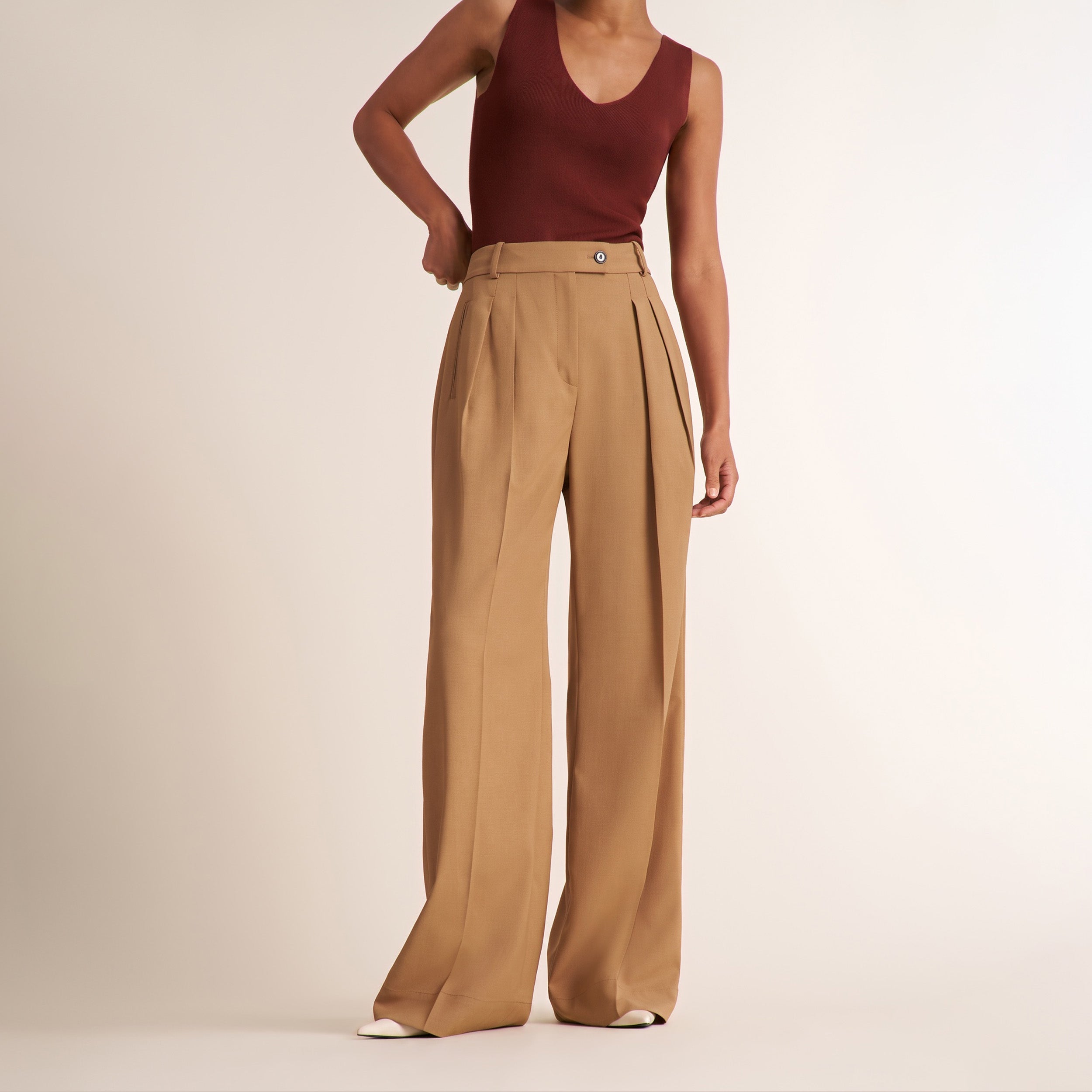 Bia Pleated Trouser - Air Twill :: Macaroon