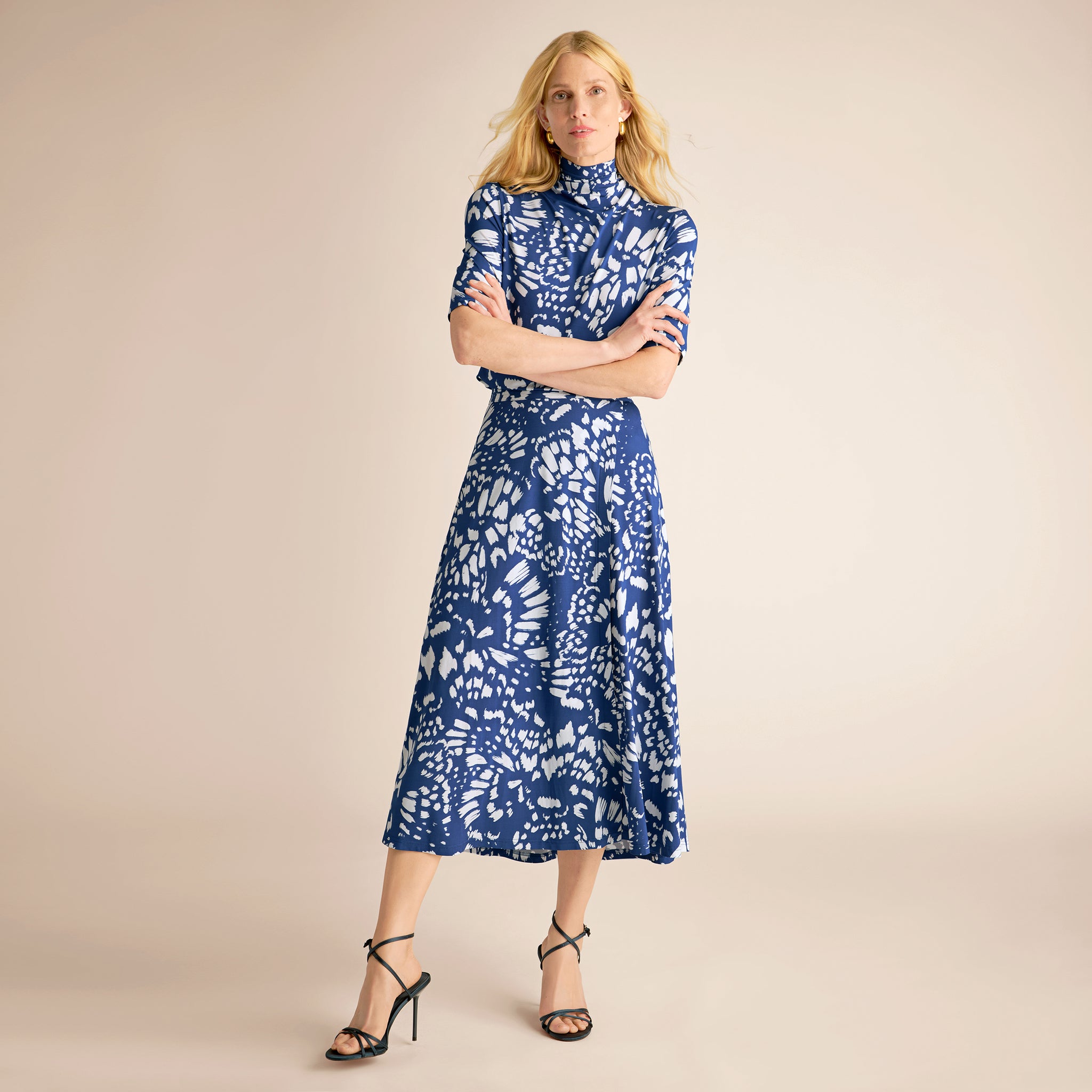 EPOCA ブルーフォックス クロップド 袖フレア デザイン◎ 軽量 本毛皮 Ara Midi Skirt - Light Printed Jersey :: Abstract Hydrangea – M.M.