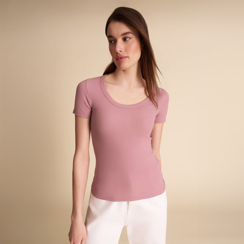 Avi Scoopneck T-Shirt