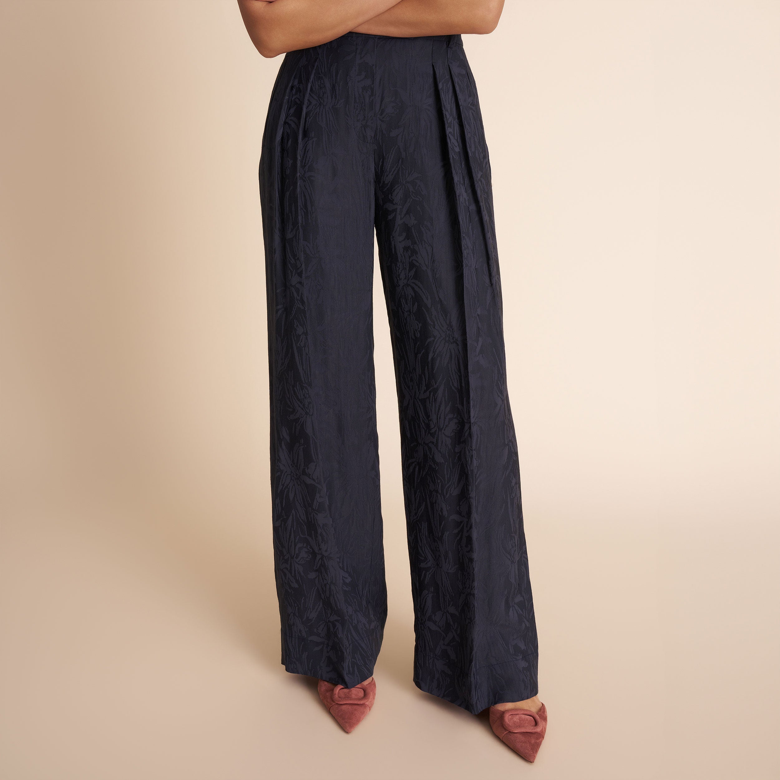 Bia Pleated Trouser - Twill Floral Jaquard :: Dark Navy