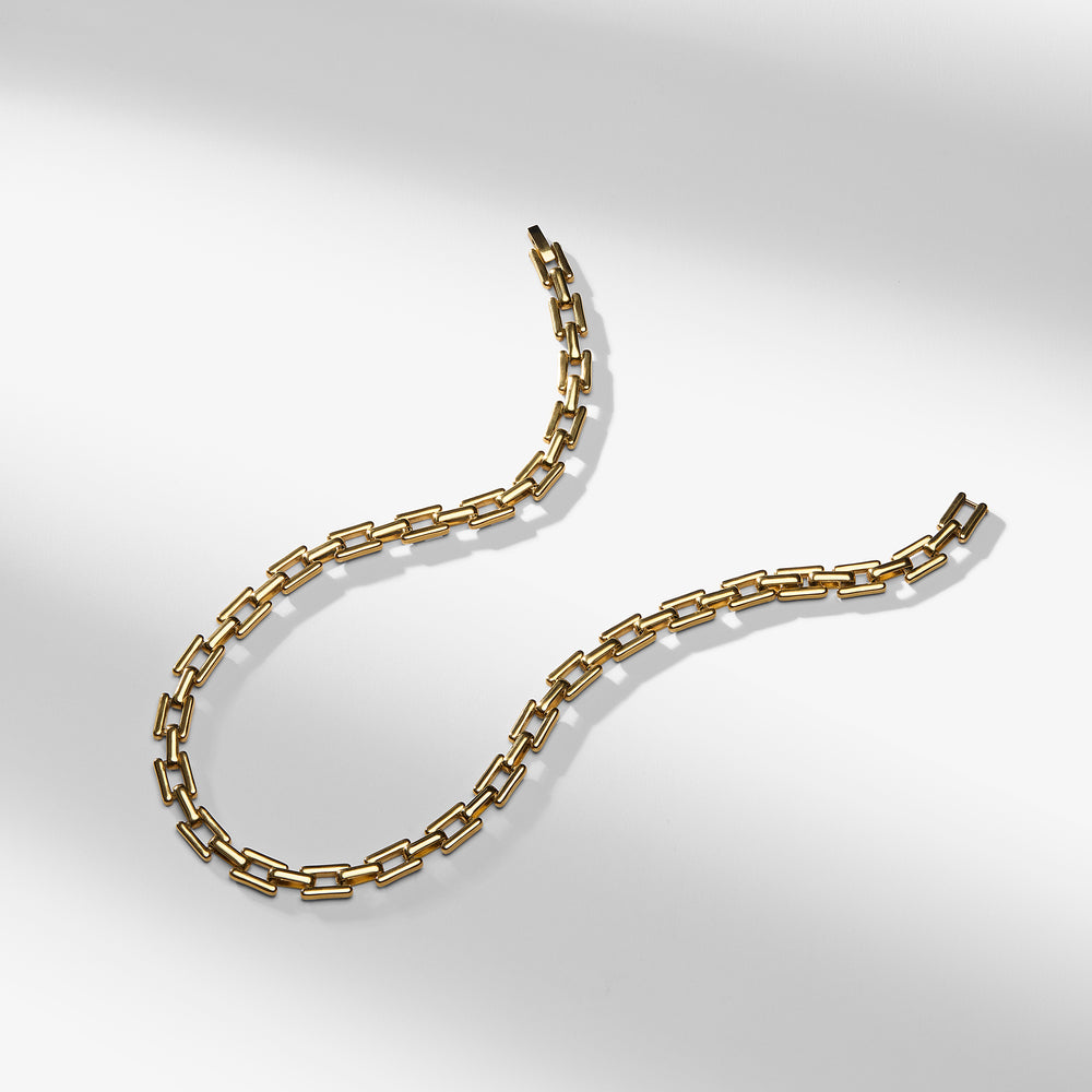 packshot image of the laurna necklace in gold