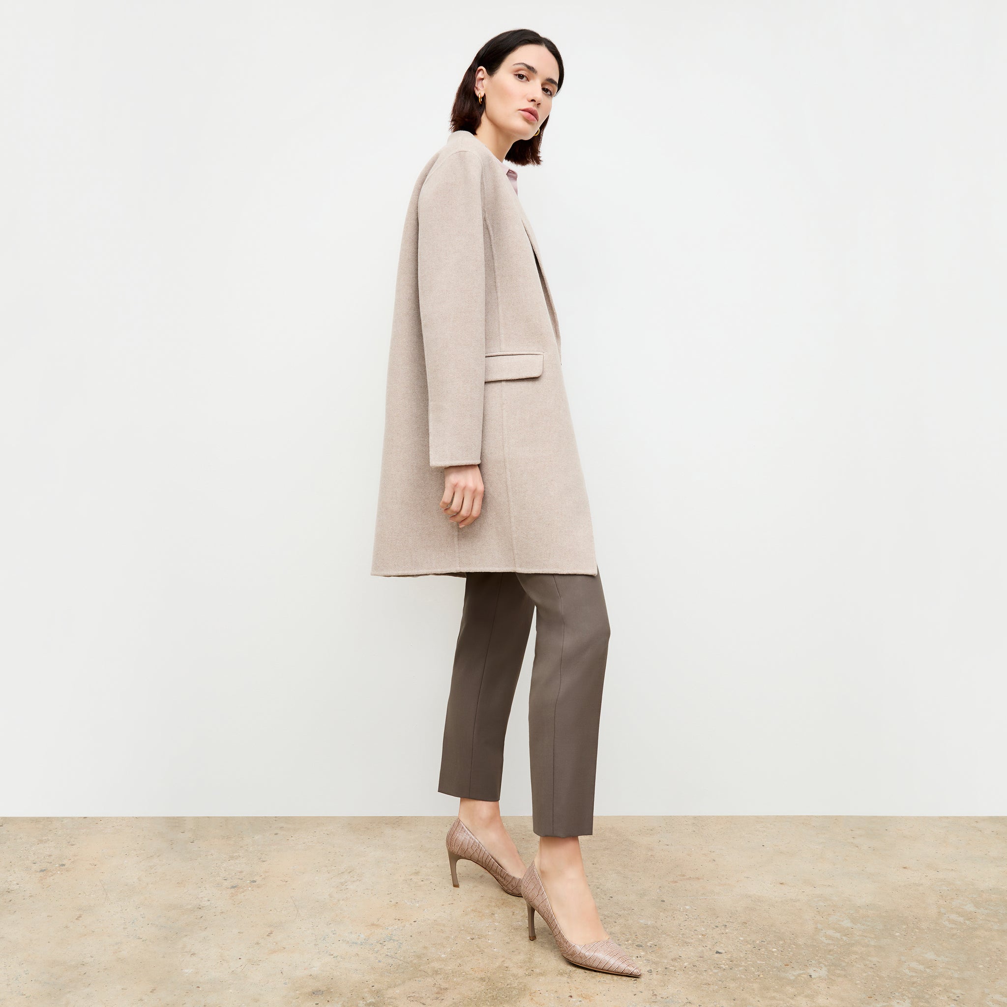 Front image of a woman wearing the Mejia Pant - Sharkskin in Mink