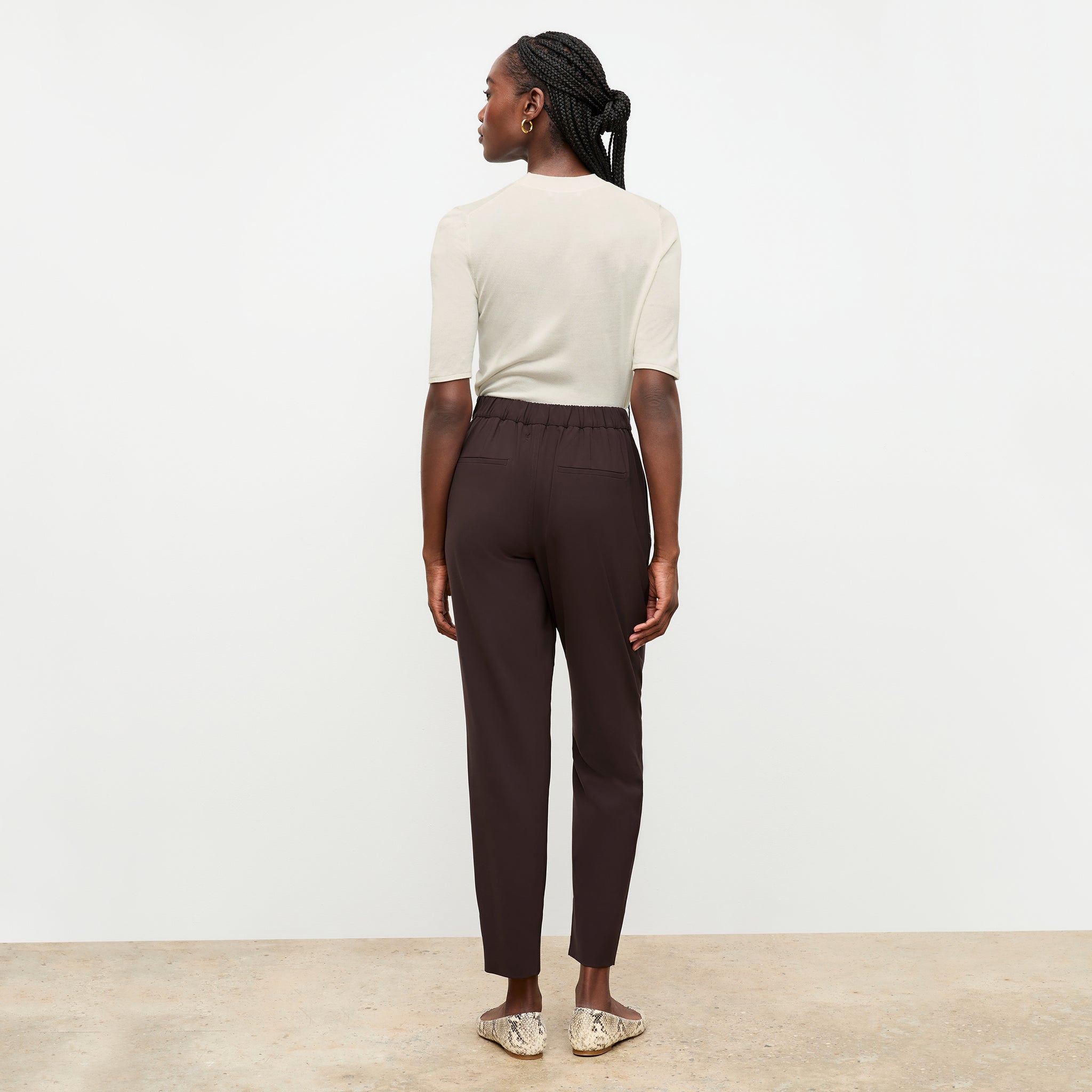 back image of a woman wearing the colby pant in wine