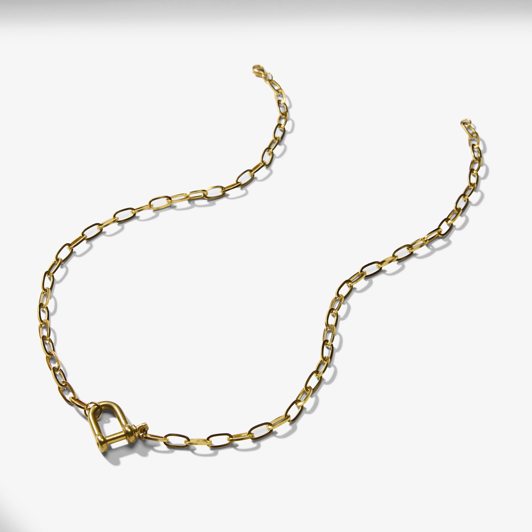 packshot image of the lyra necklace in gold 