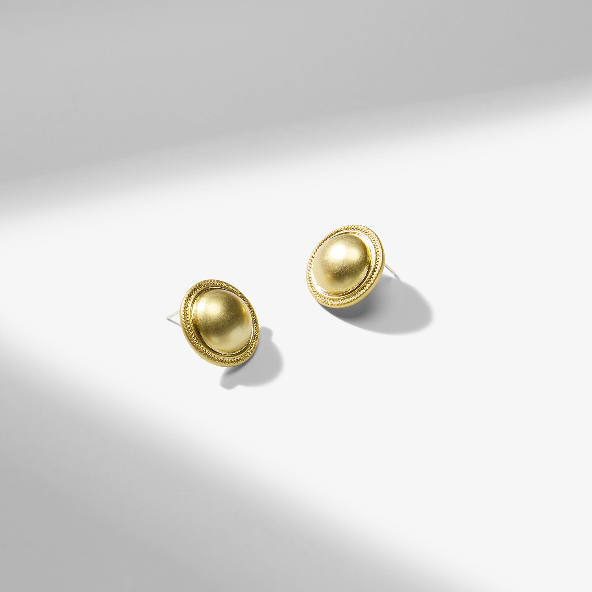 packshot image of the marcy earrings in gold 