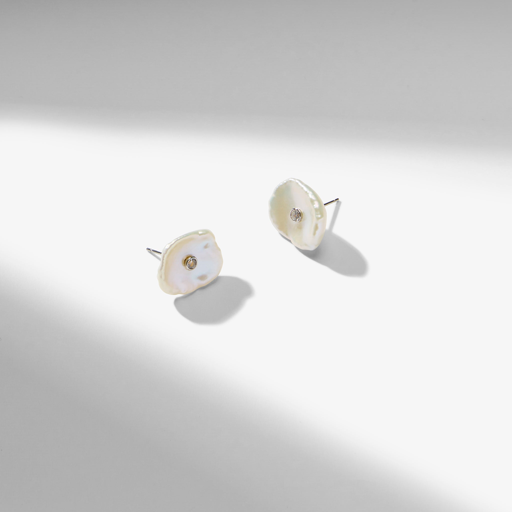 packshot image of the lillie earrings in pearl 
