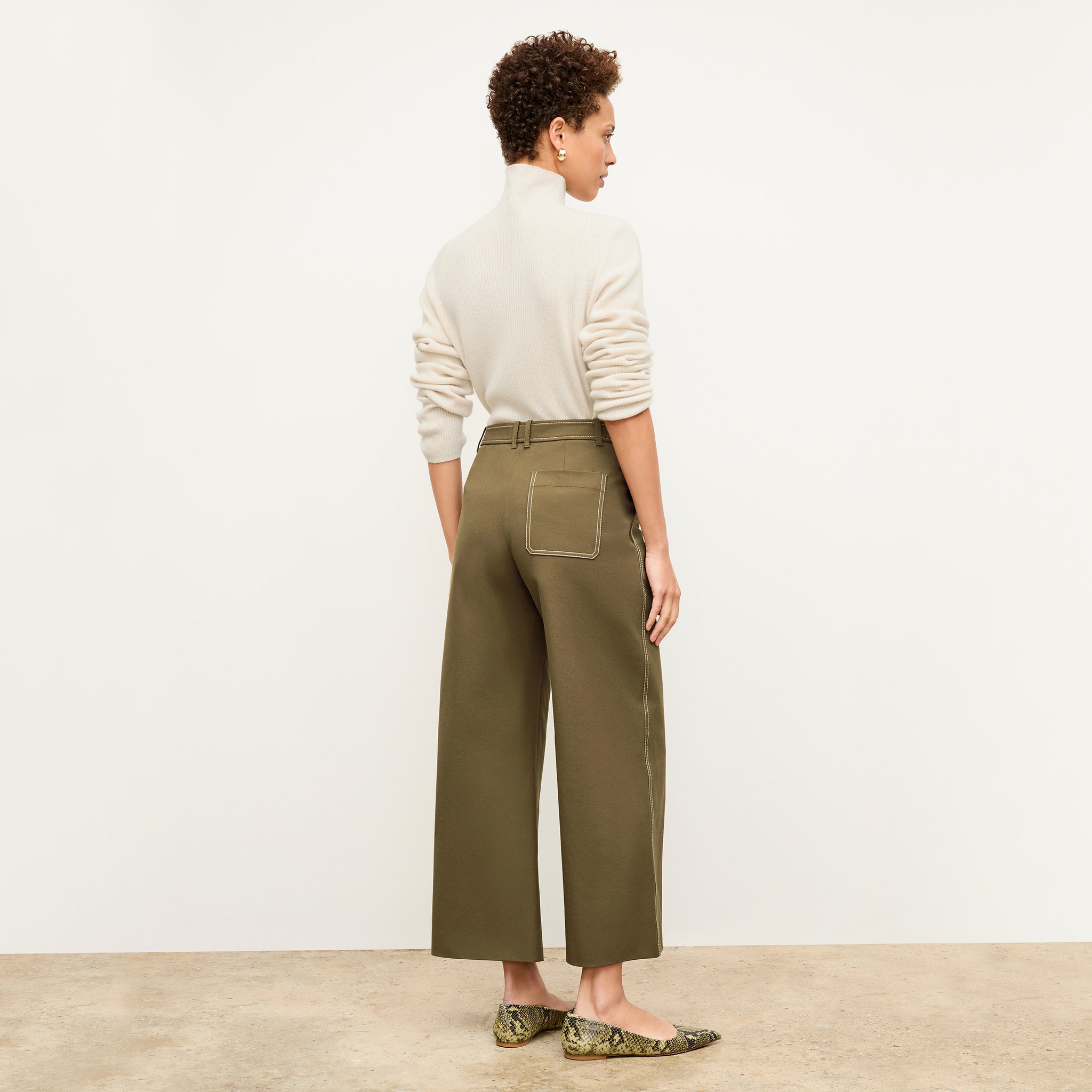 back image of a woman wearing the abby pant in oregano 