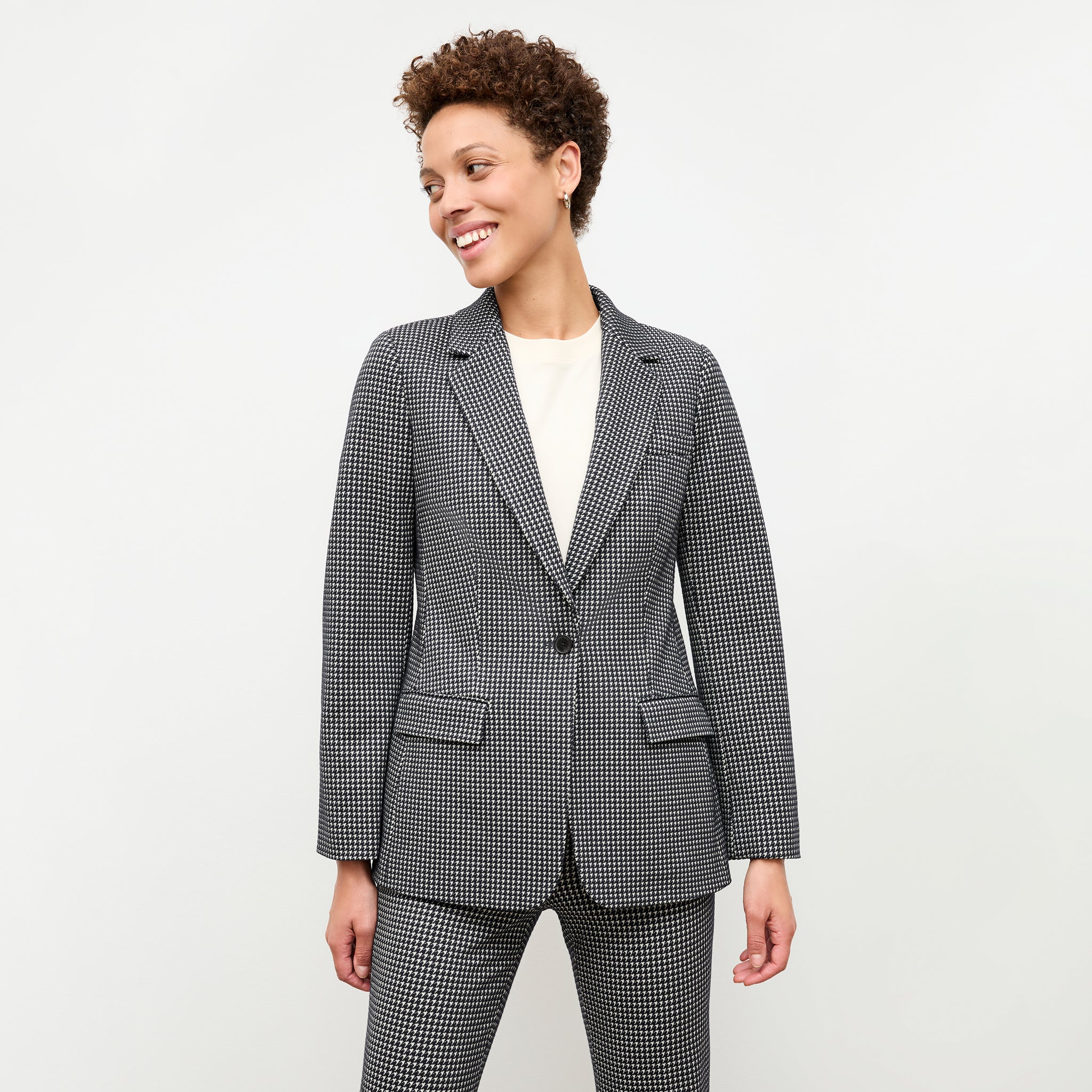 front image of a woman wearing the yiyan jacket in stretch houndstooth