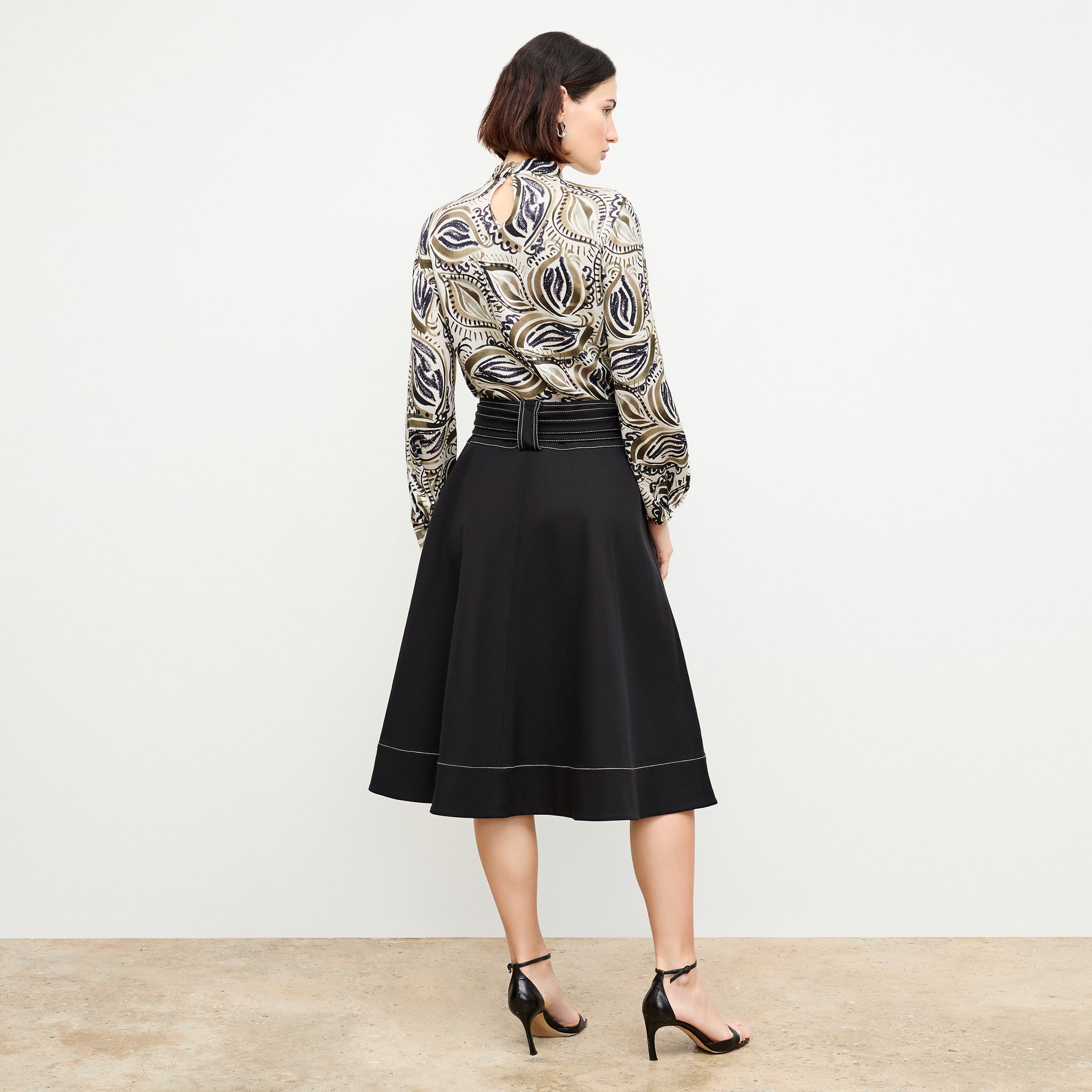 back image of a woman wearing the sohee top in brushstroke paisley 