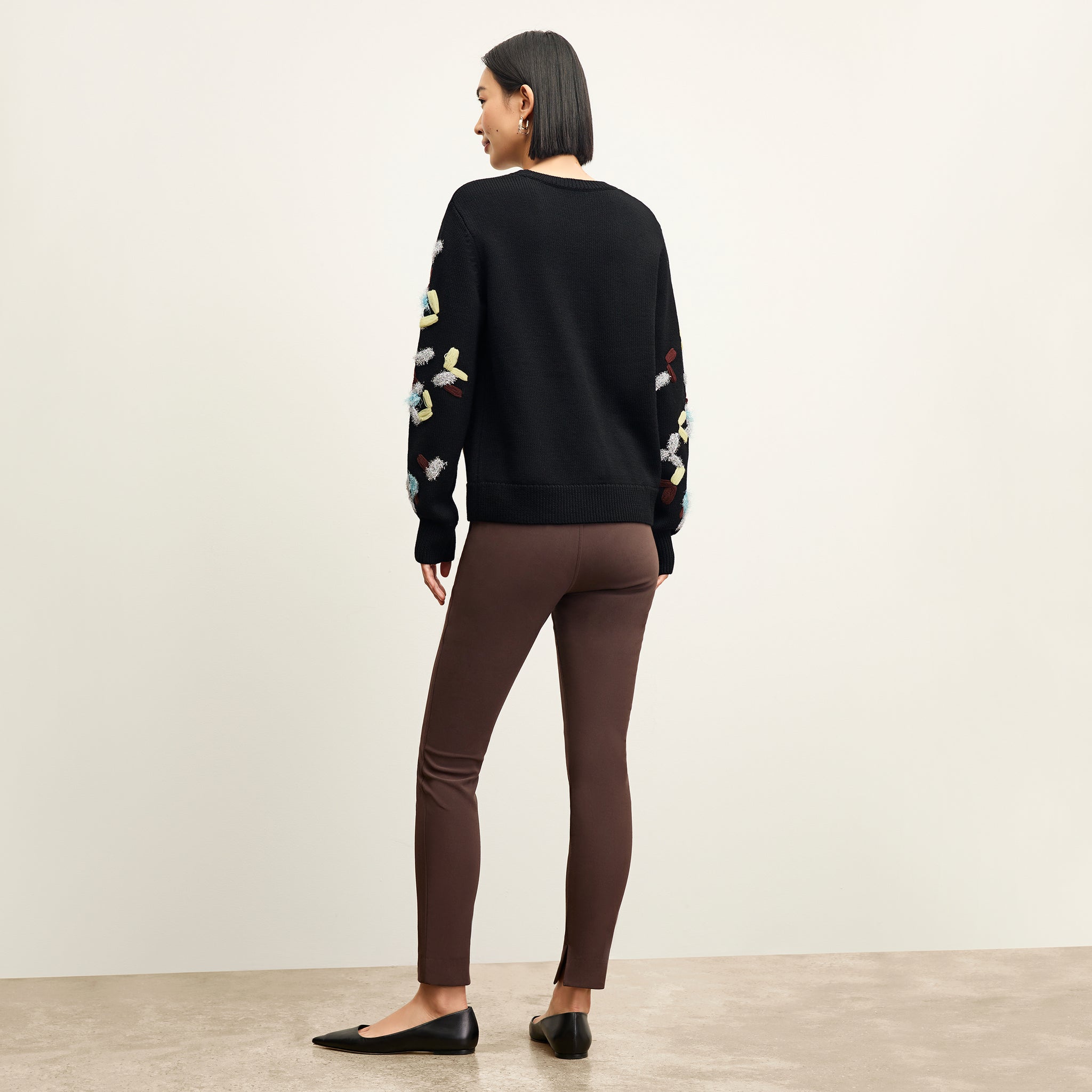 back image of a woman wearing the skinny foster pants in Mahogany