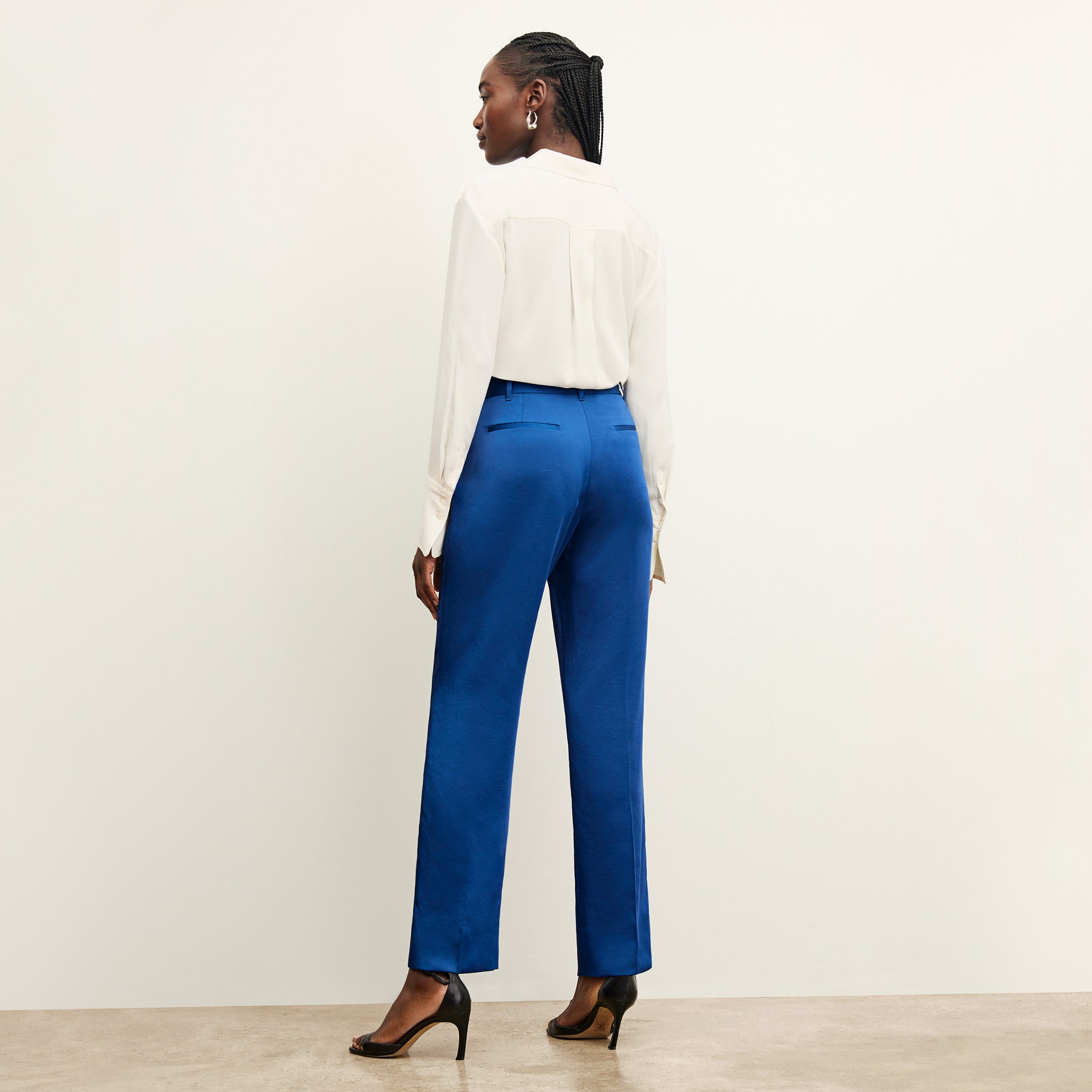 back image of a woman wearing the smith pant in sapphire