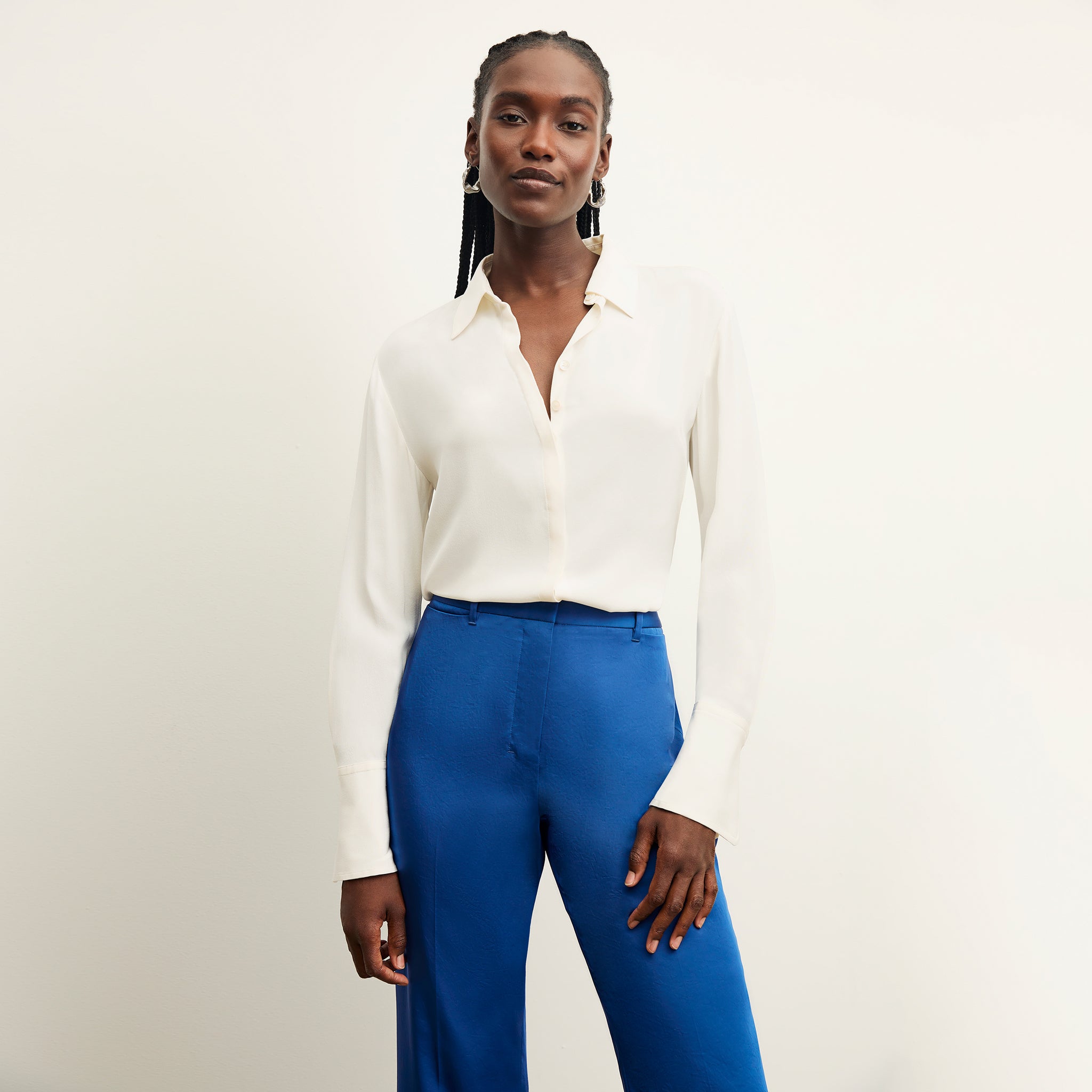 front image of a woman wearing the smith pant in sapphire