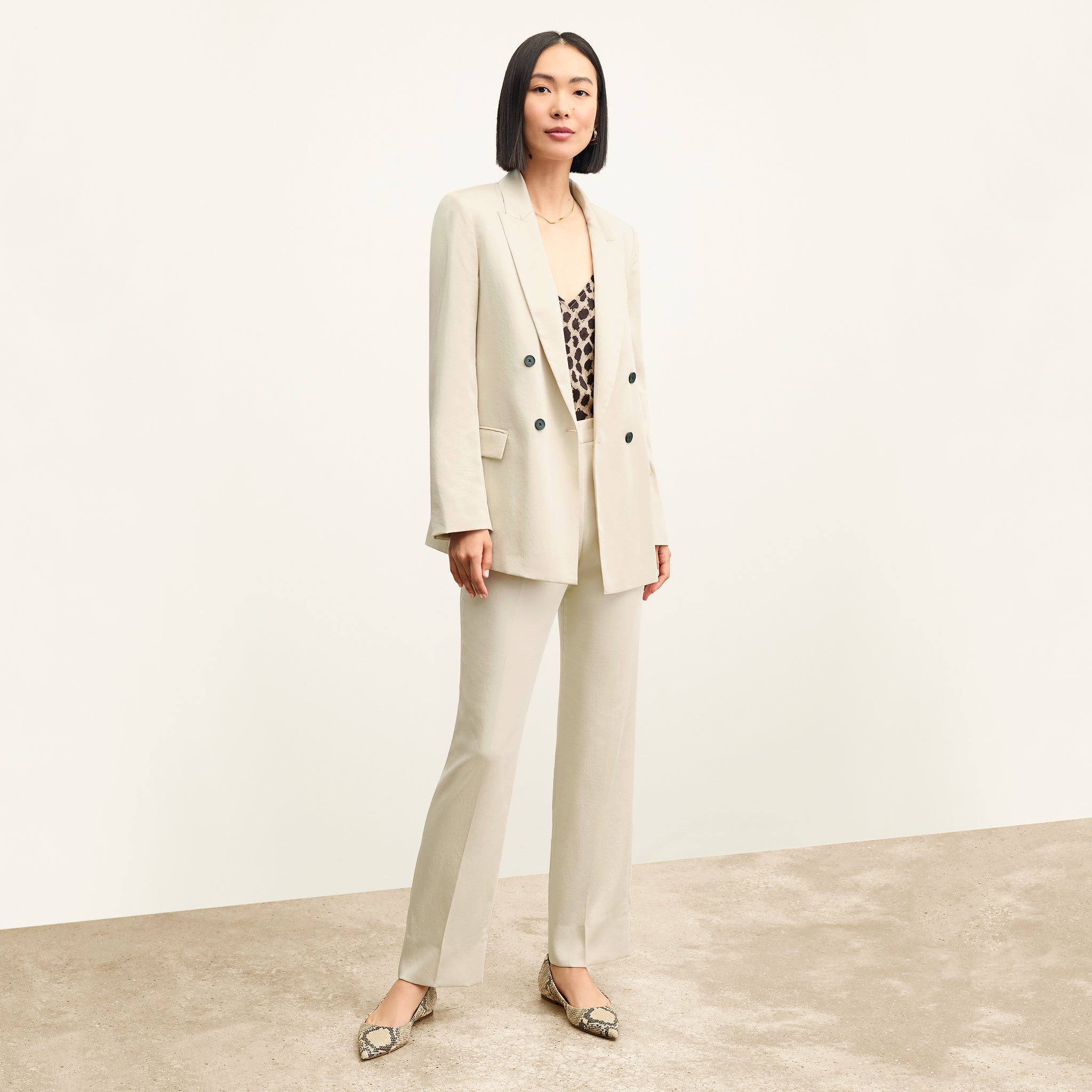 front image of a woman wearing the smith pant in champagne