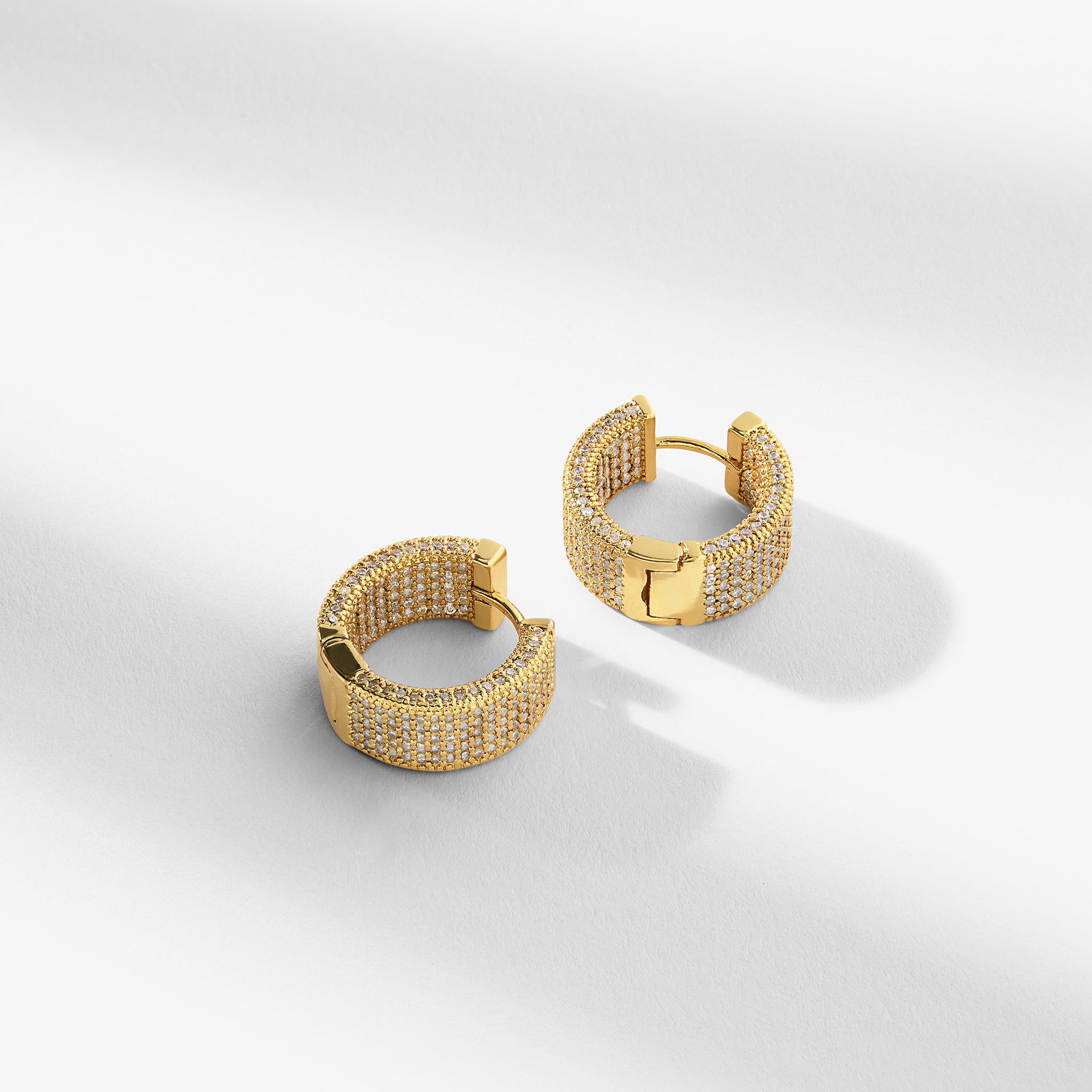 packshot image of the romy earrings in gold 