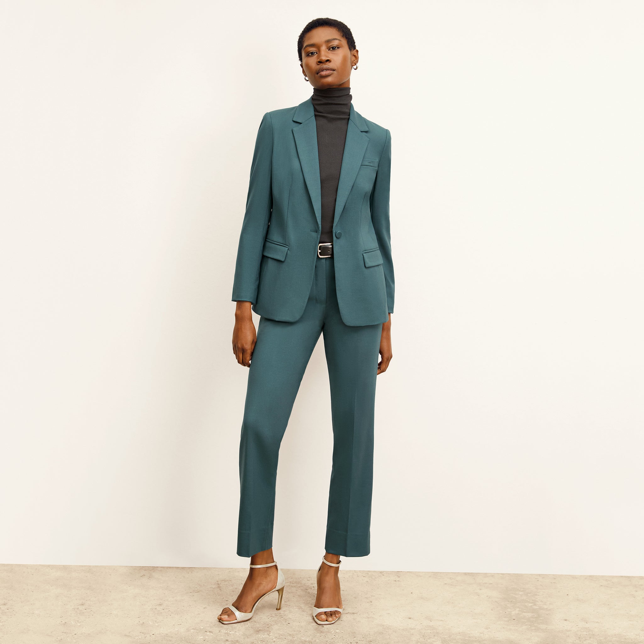 front image of a woman wearing the yasmine blazer in blue jade 