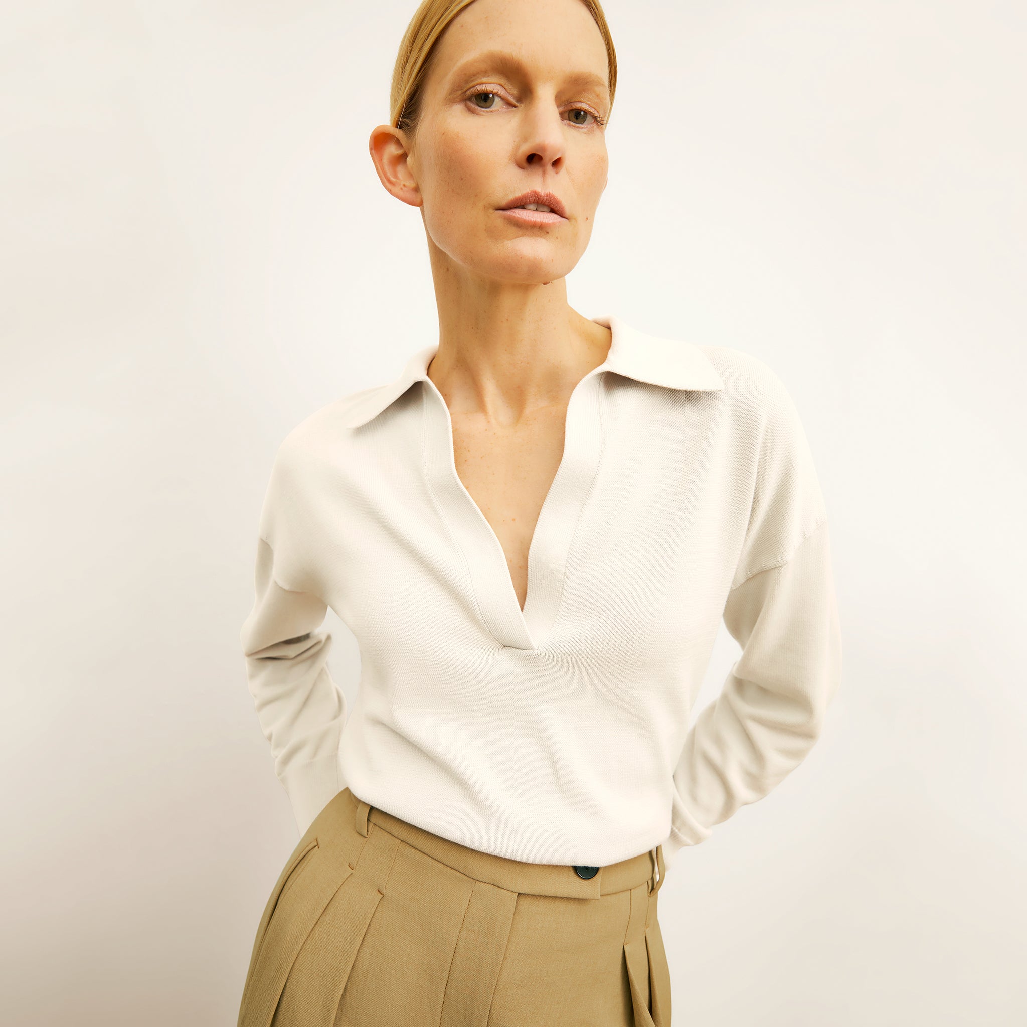 Front image of a woman wearing the Leo Pullover 