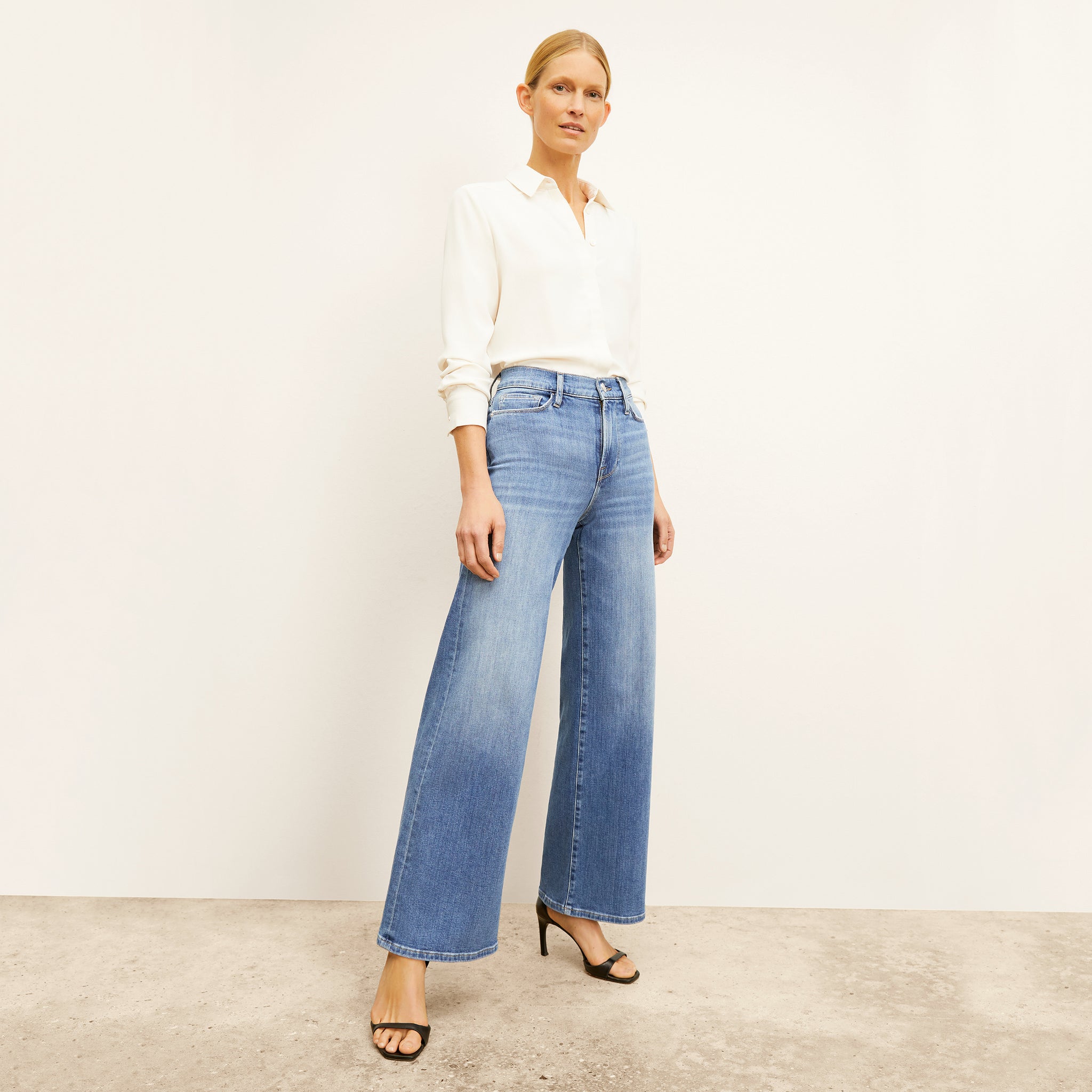 front image of a woman wearing the FRAME le slim palazzo jeans in drizzle 