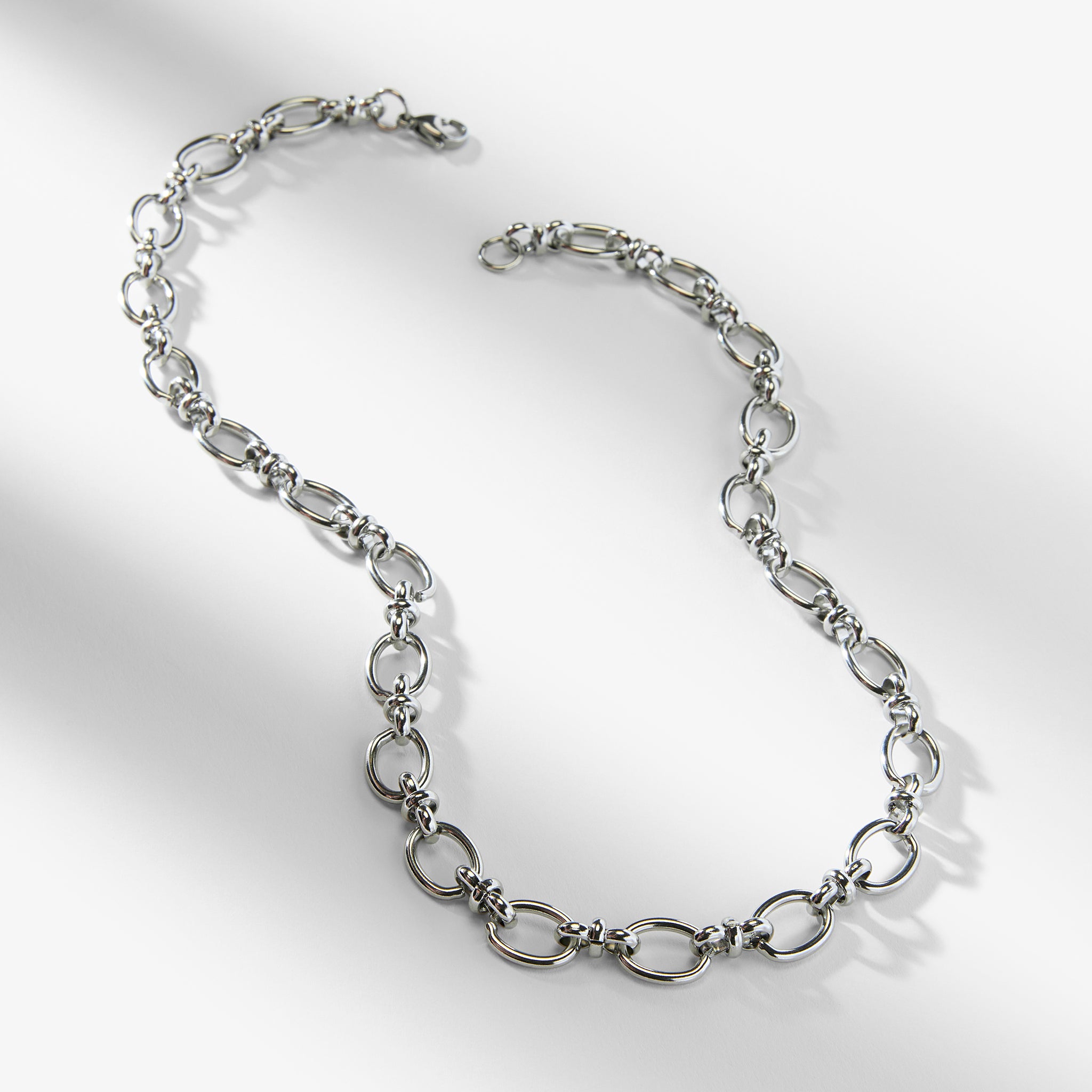 packshot image of the jessel necklace in silver 
