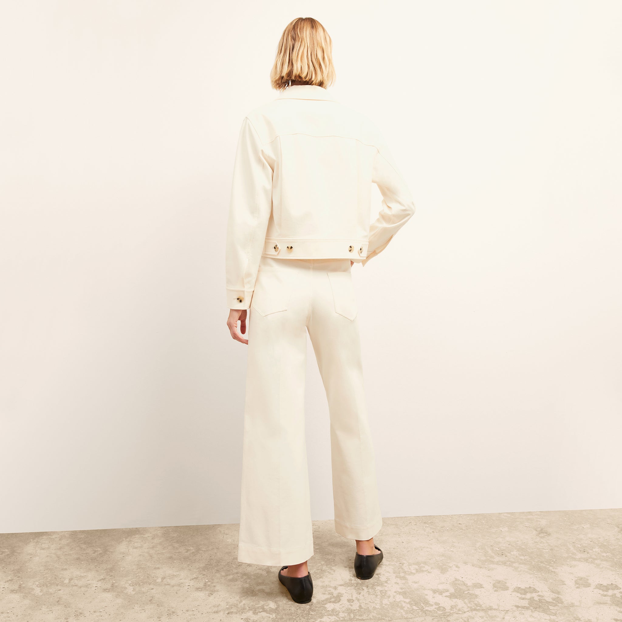 back image of a woman wearing the rhoda jacket in tusk
