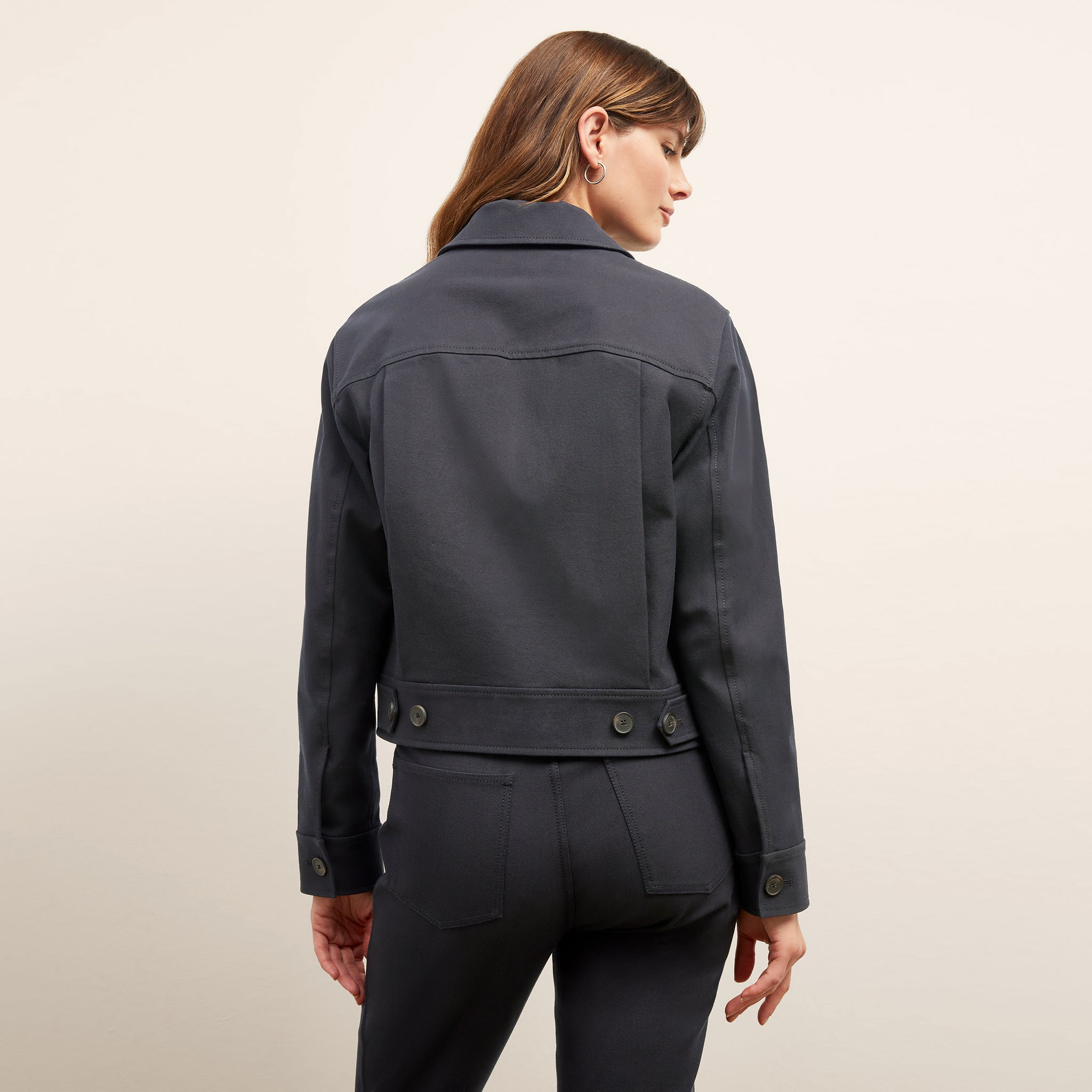 back image of a woman wearing the rhoda jacket in ink