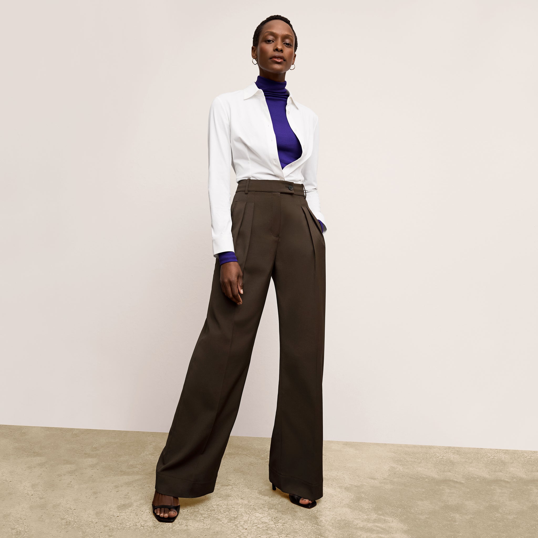 Front image of a woman wearing the Bia Pant in Date