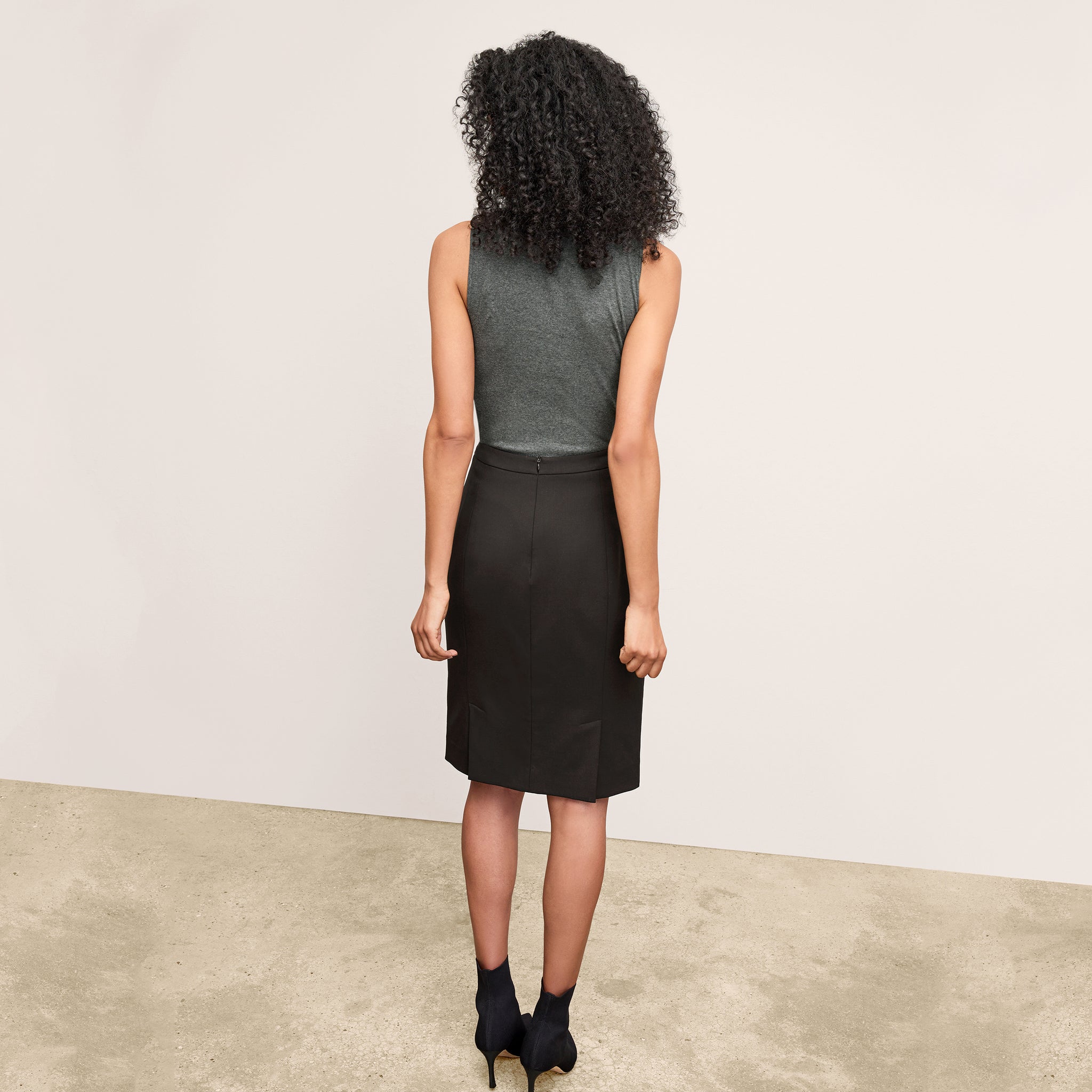 Back image of woman wearing the Jett Tank in Charcoal