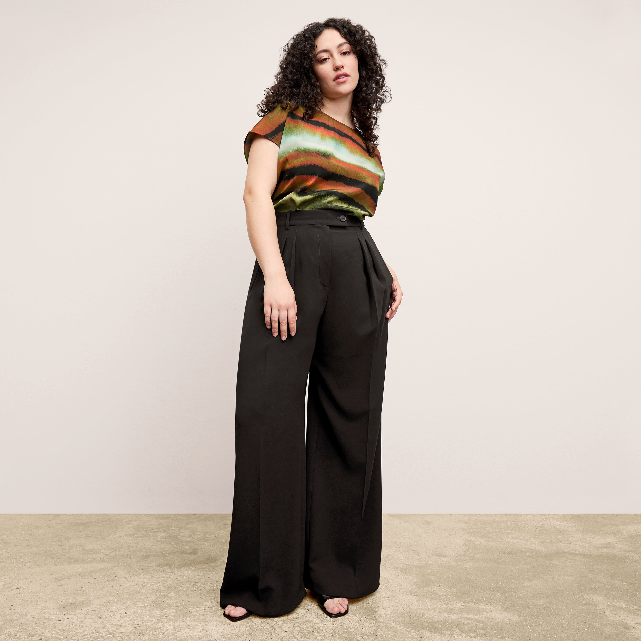 Bia Pleated Trouser - Everyday Crepe with Topstitch :: Black