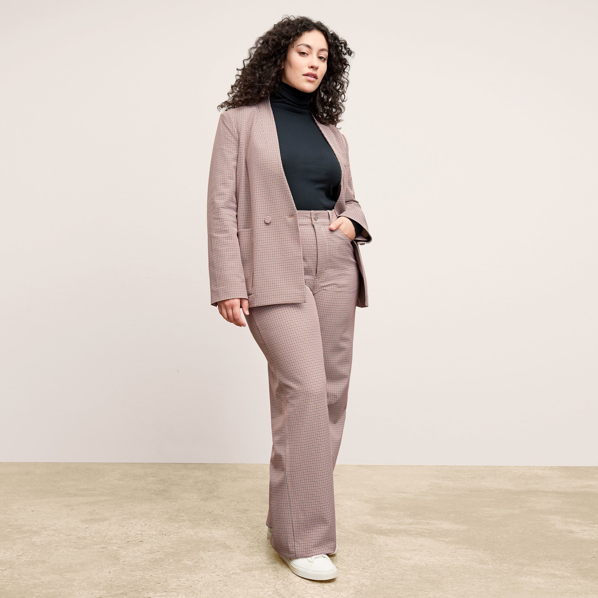 Front image of a woman wearing the Milo Jean - Stretch Twill in Mini Check