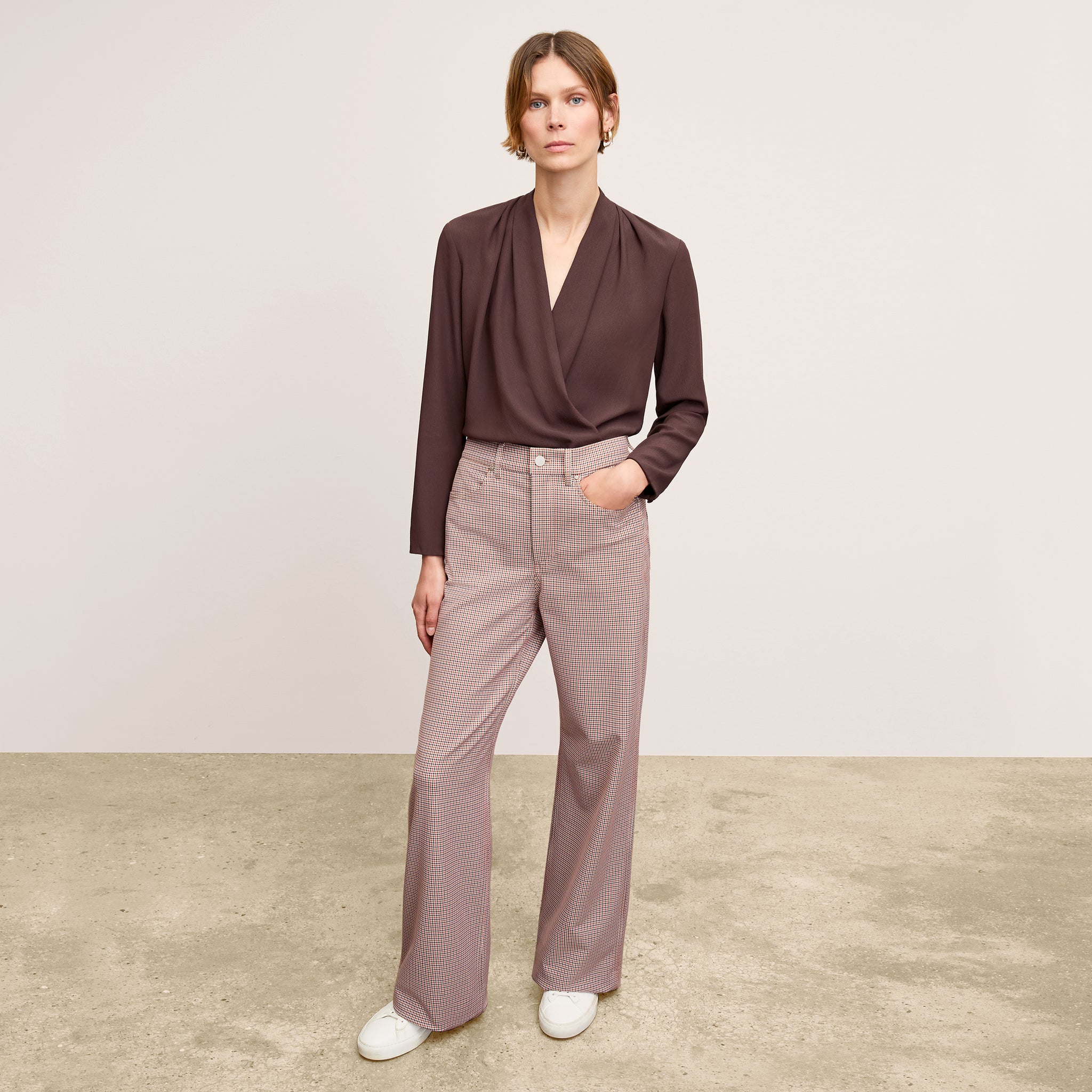 Front image of a woman wearing the Milo Jean - Stretch Twill in Mini Check 