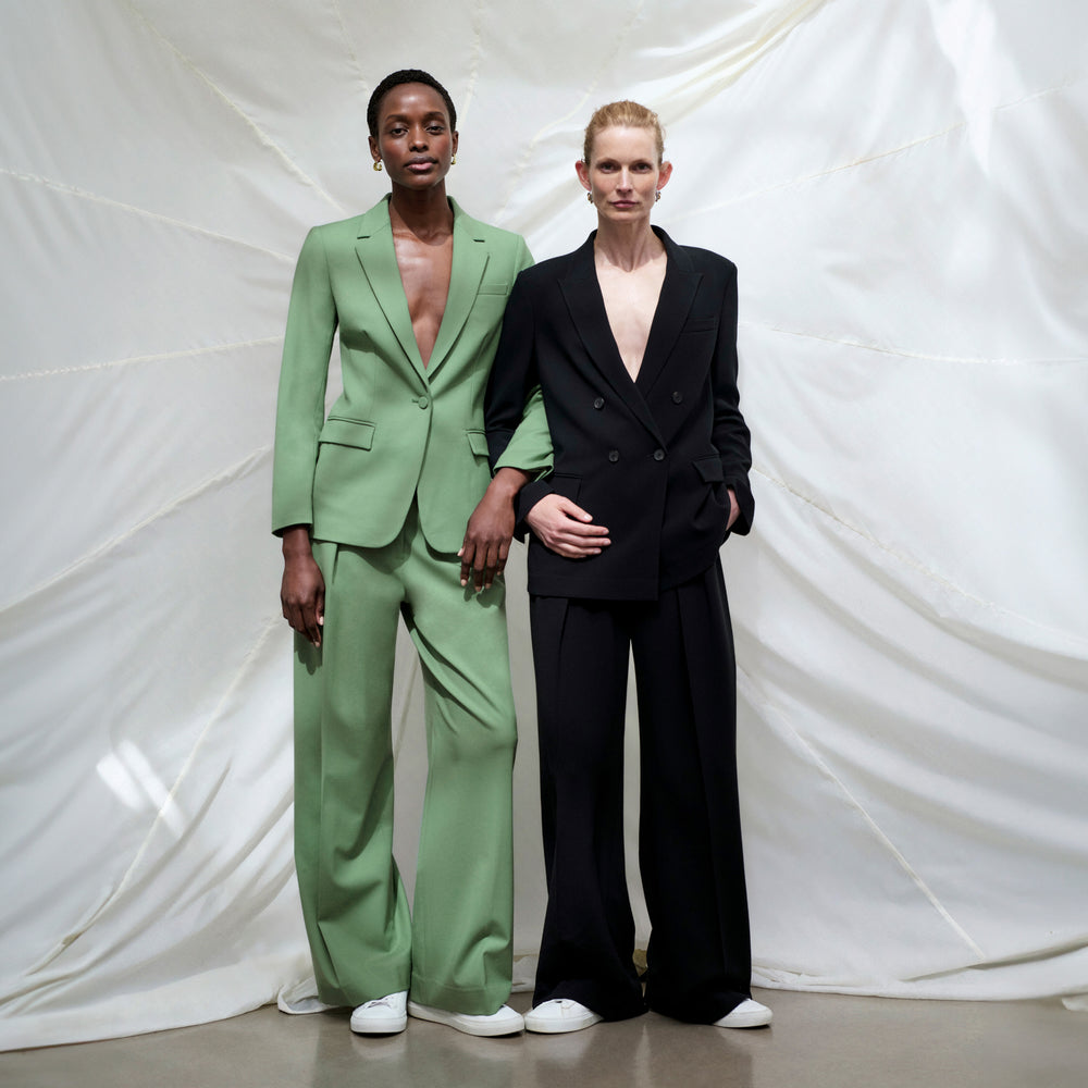 front image of a woman wearing the yiyan blazer in parisian green