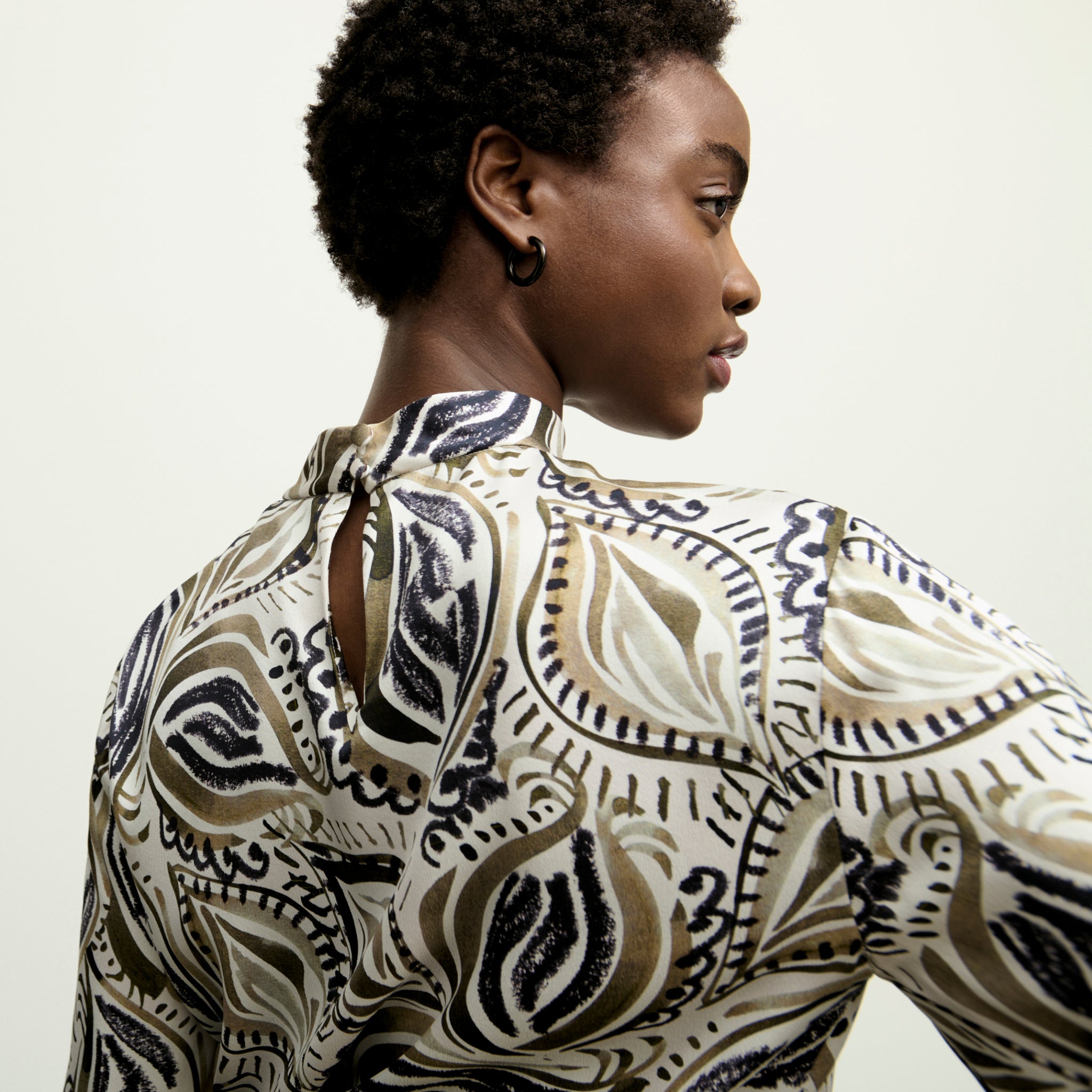 back image of a woman wearing the sohee top in brushstroke paisley