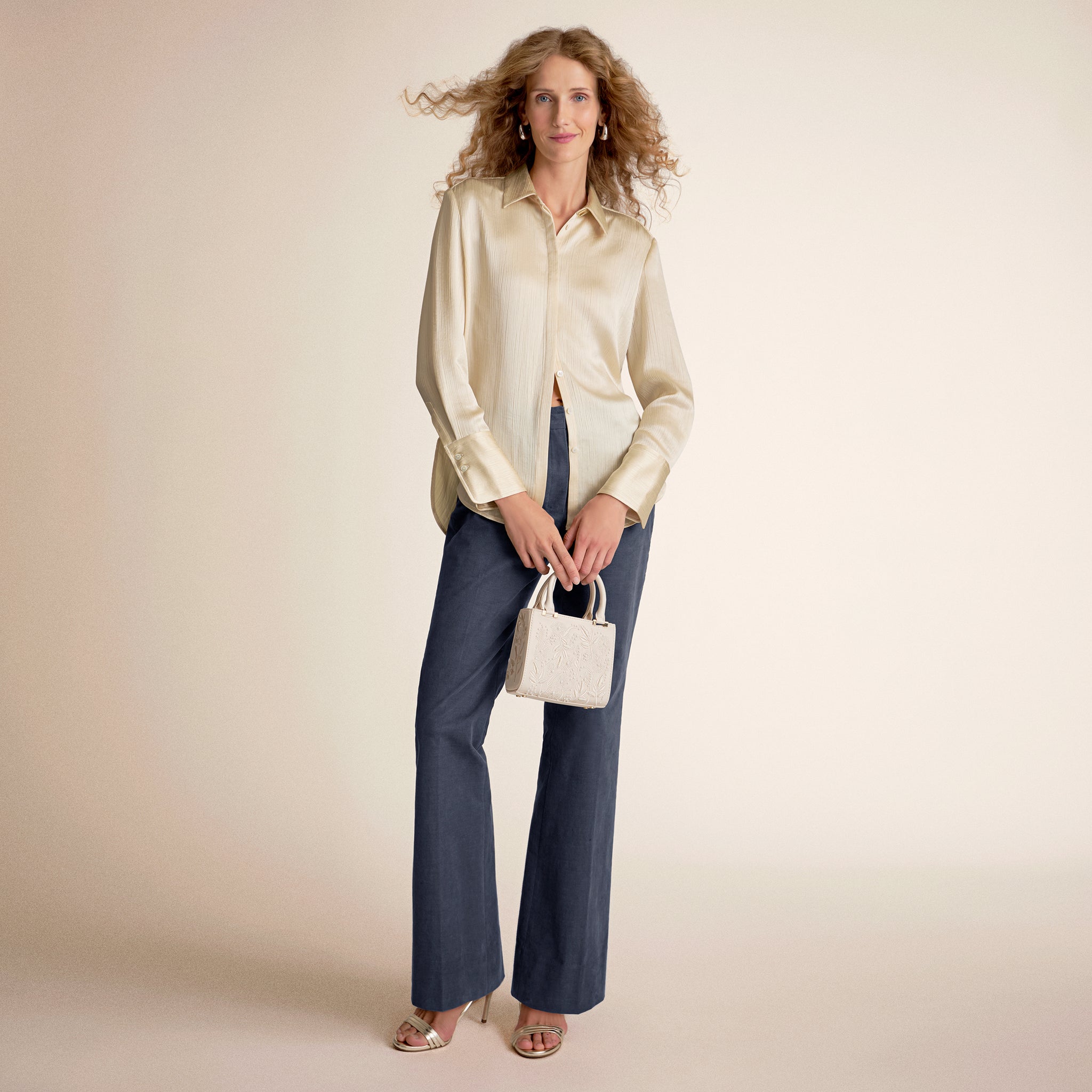 Woman wearing the Tatum top in Plisse Ivory