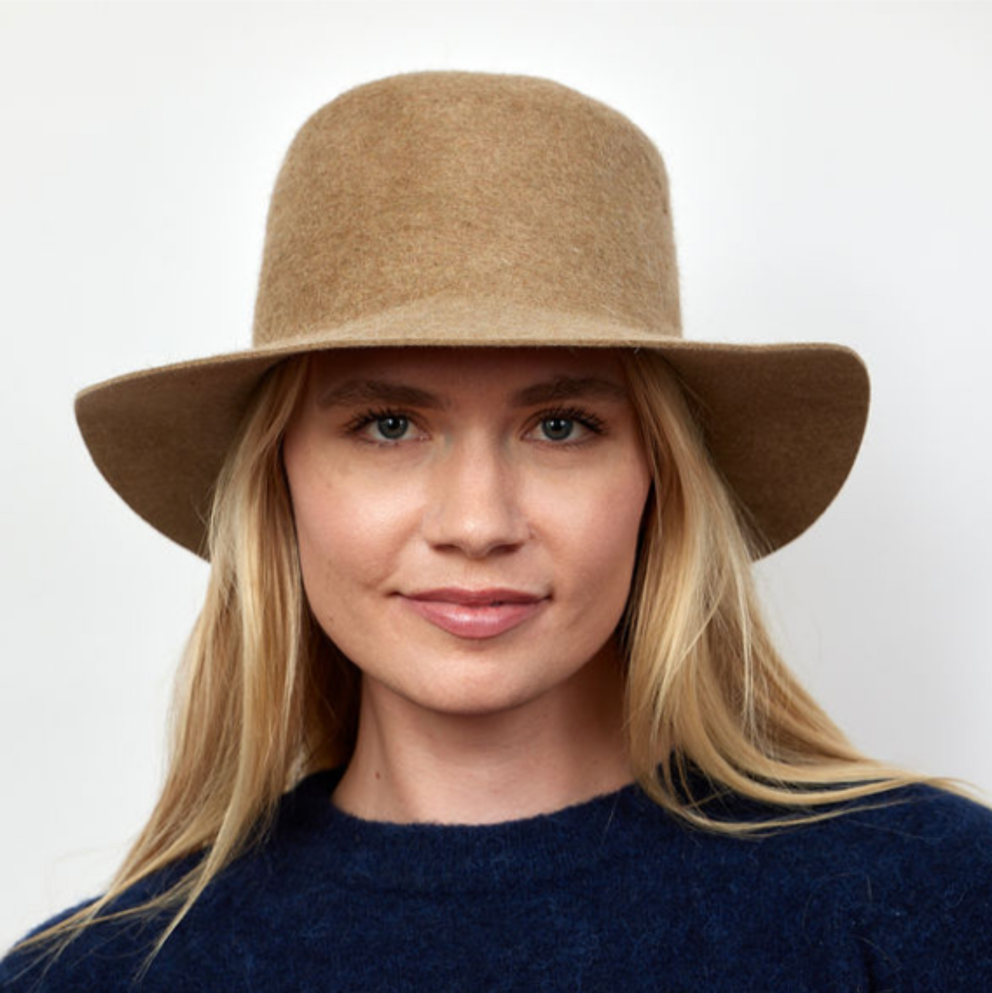 Hat Attack New York Anna Packable Bucket – M.M.LaFleur display picture 2