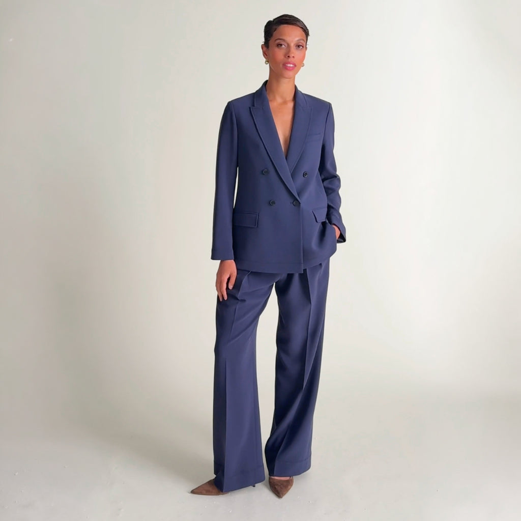 Woman wearing the o'hara blazer and bia pant in oxford