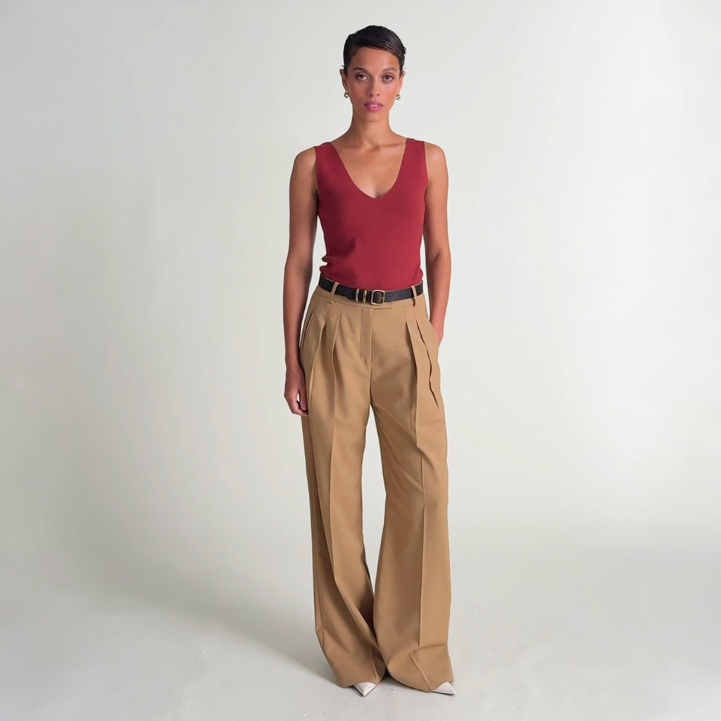 Woman wearing the peggy top in fired brick and bia in macaroon