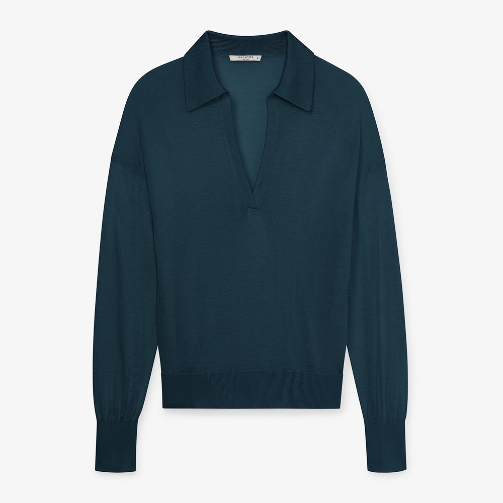 Packshot image of the leo top in deep sea