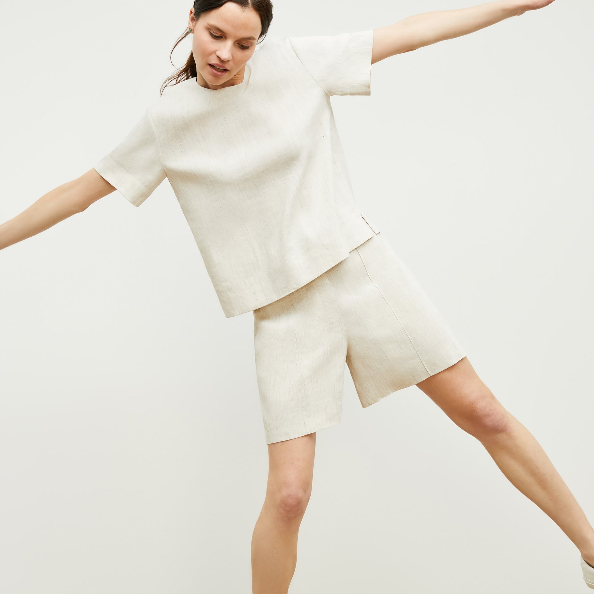 Front image of a woman standing wearing the Caitlin Short Slubbed Stretch Linen in Natural 