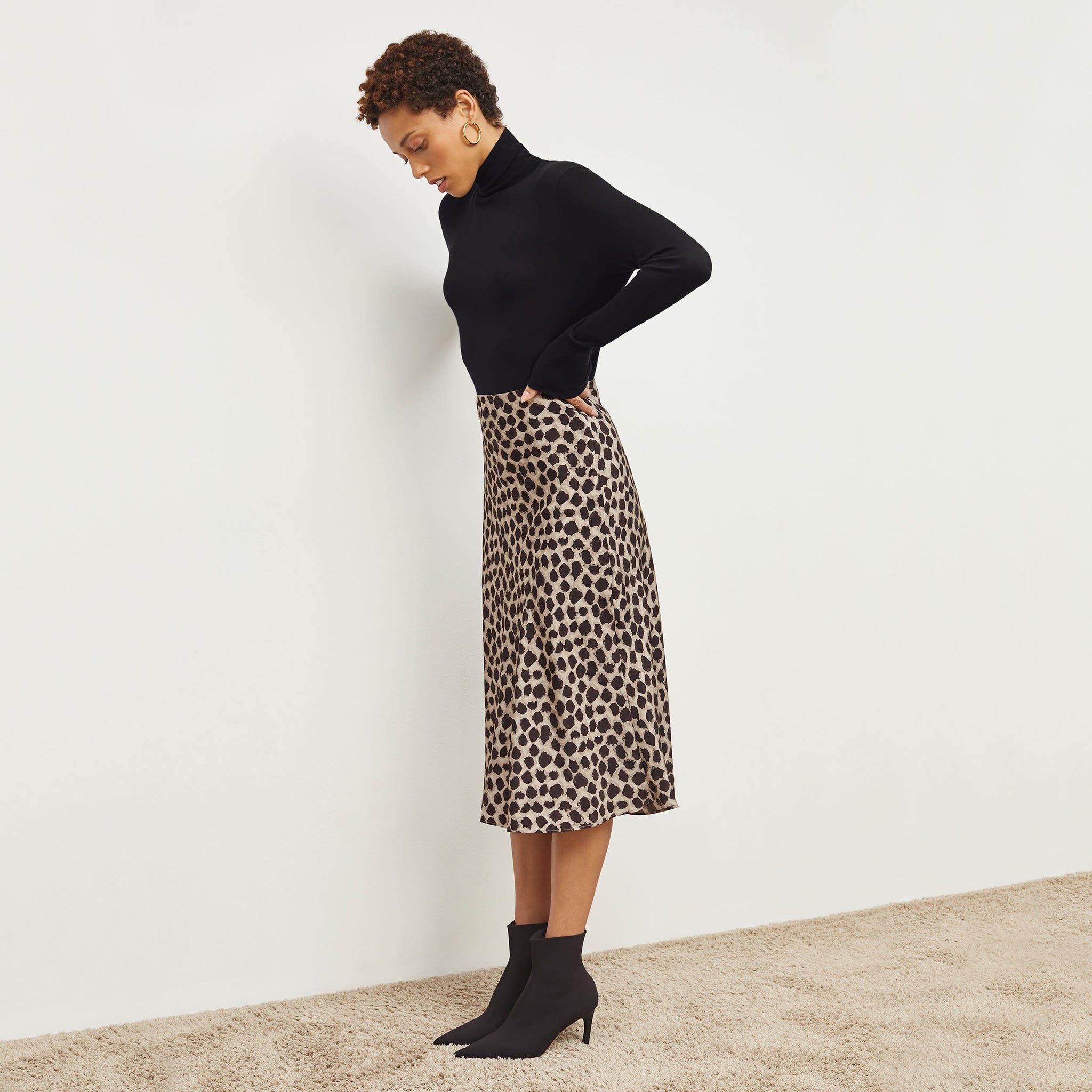 Side image of a woman wearing the orchard skirt in sahara print