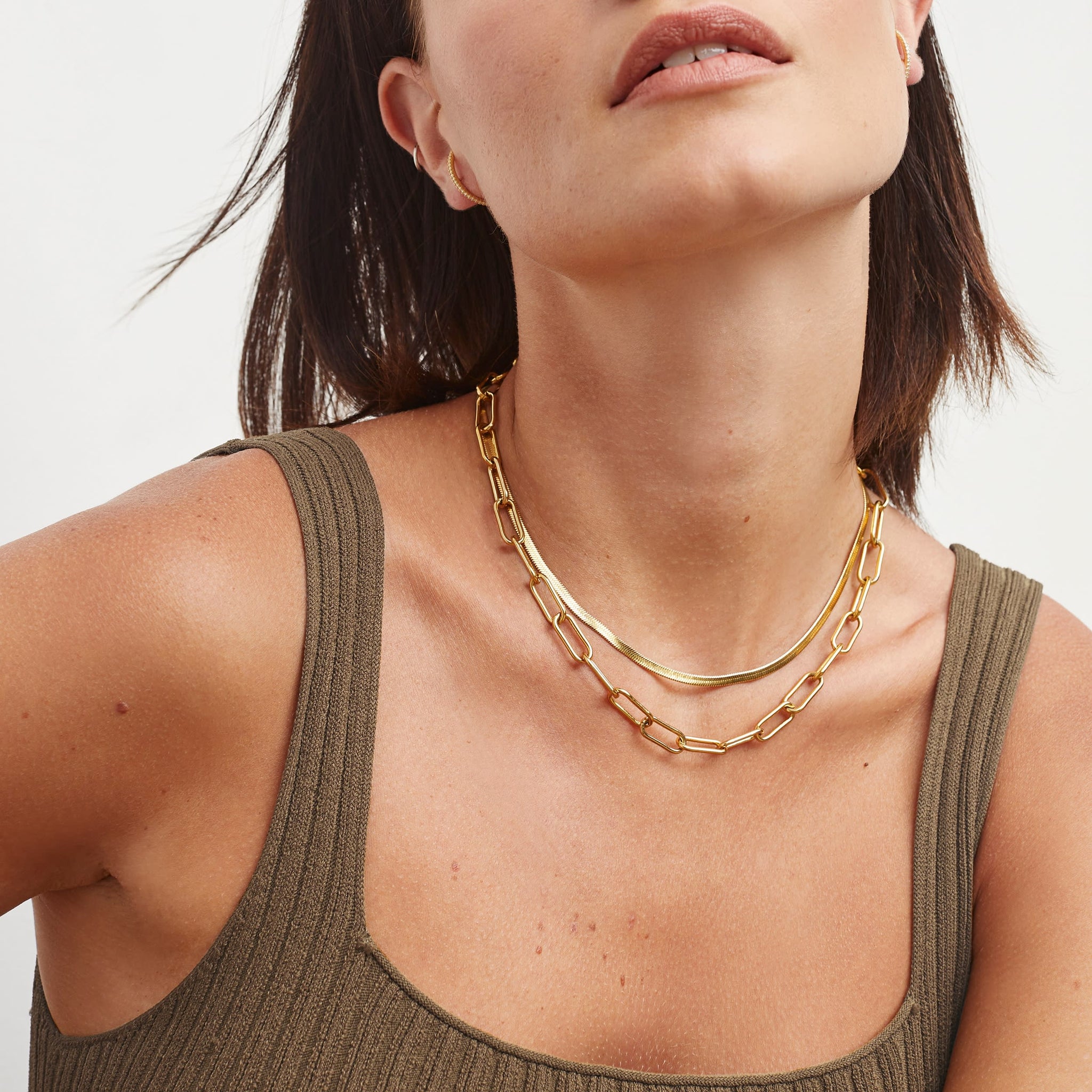 woman wearing the Hugo Necklace Set in Gold 