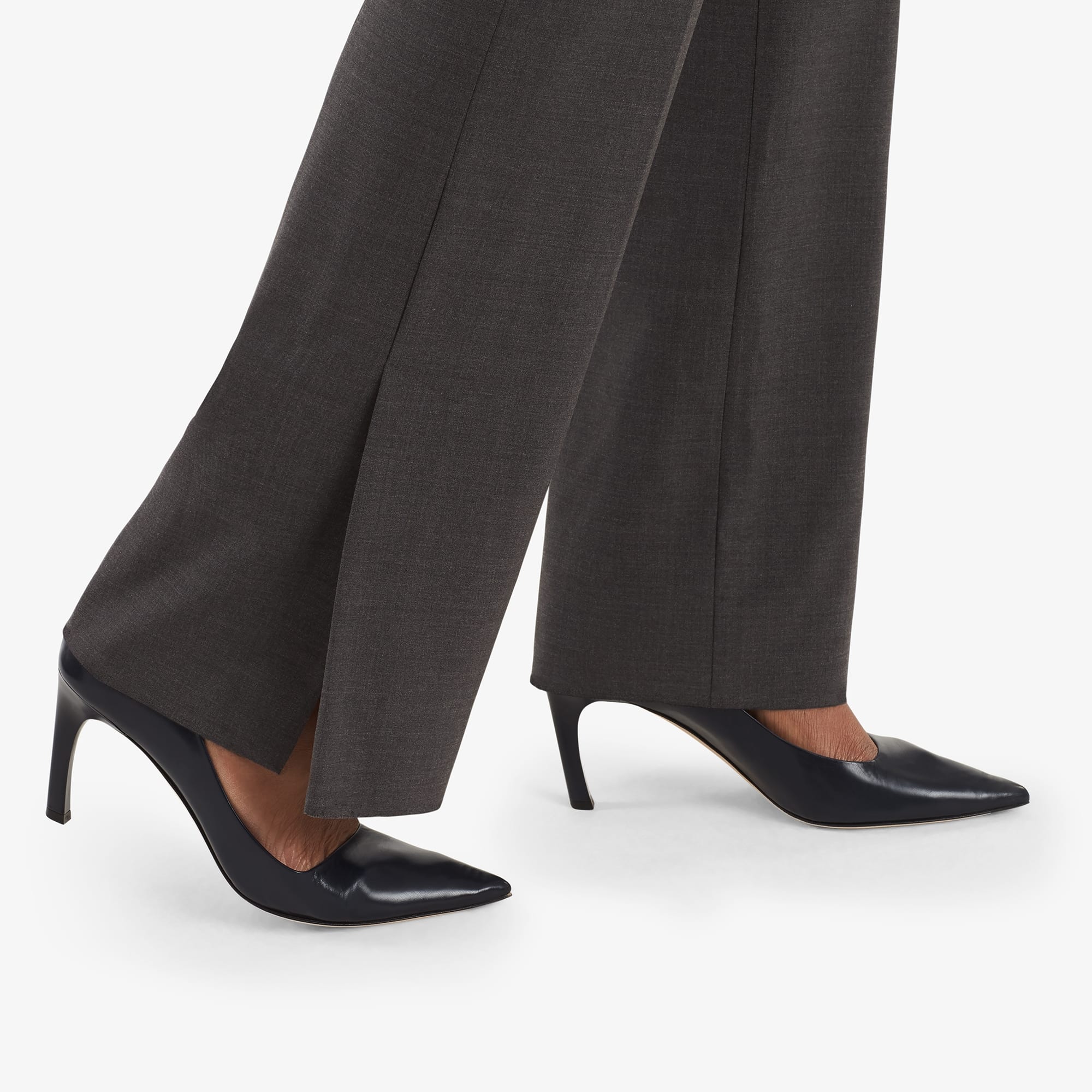 Detail image of the slit at the hem of the Clooney pant in gray melange.