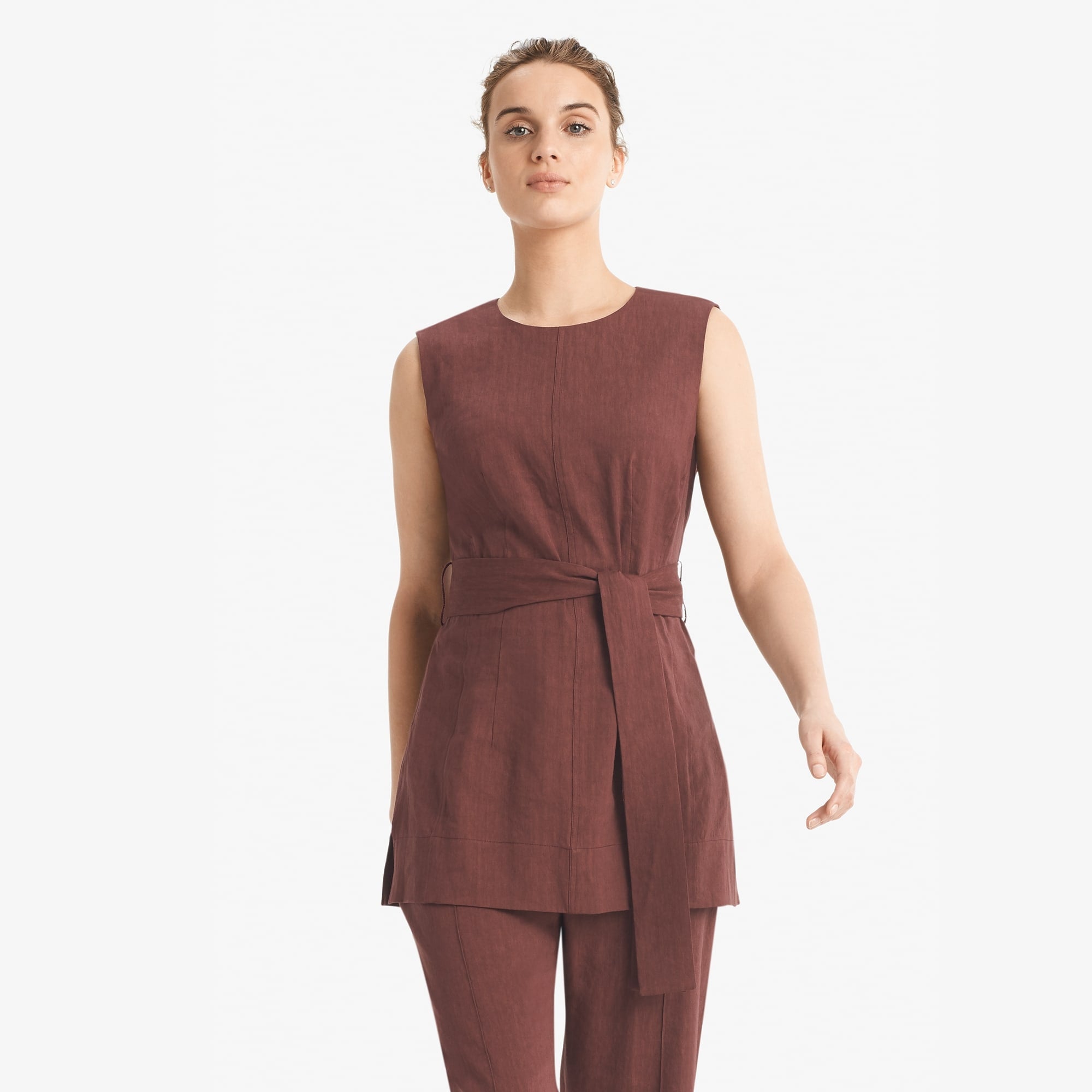 Front image of a woman standing wearing the Angelina top stretch linen in sumac