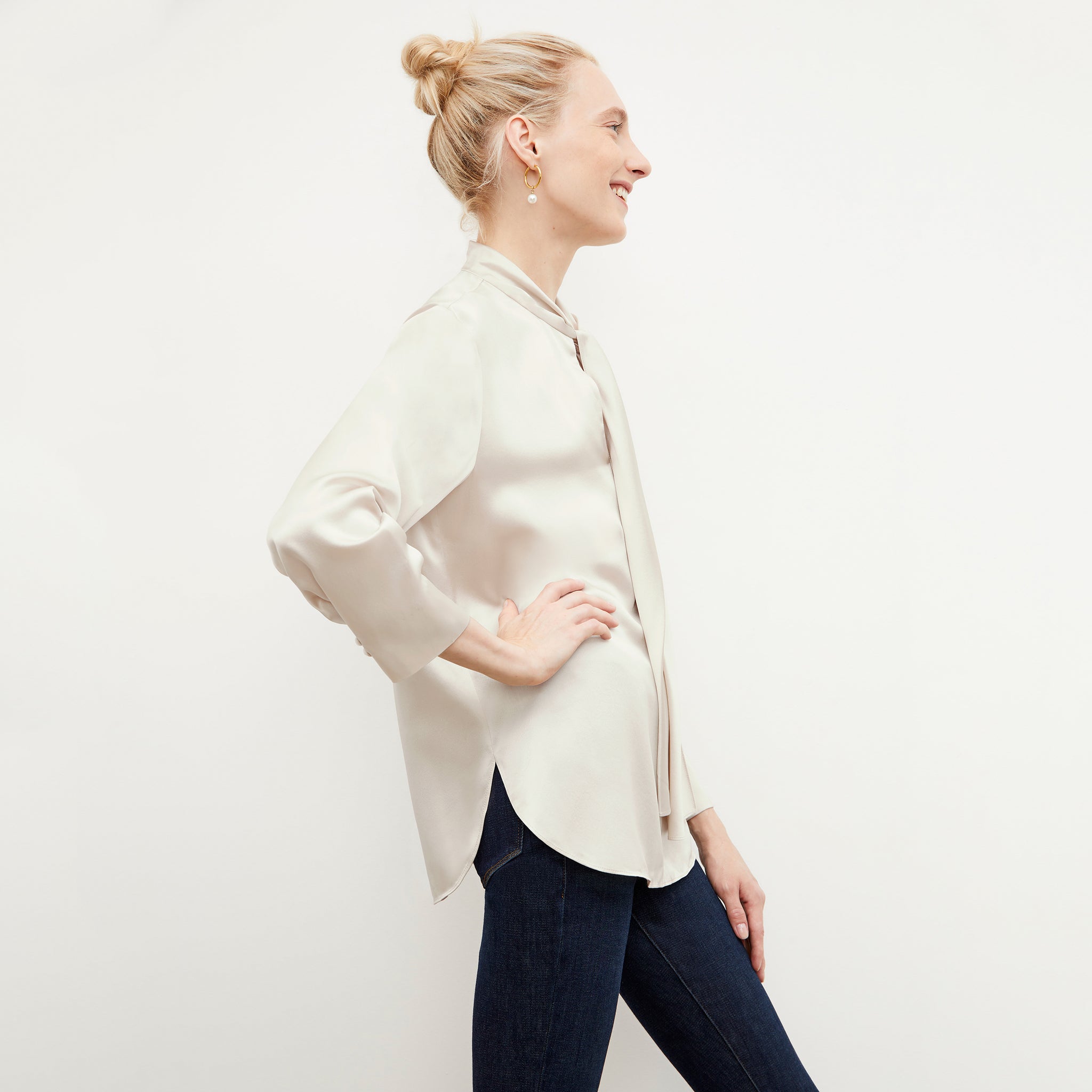 Side image of a woman wearing the Darcy Top - Washable Silk Charmeuse in Pearl