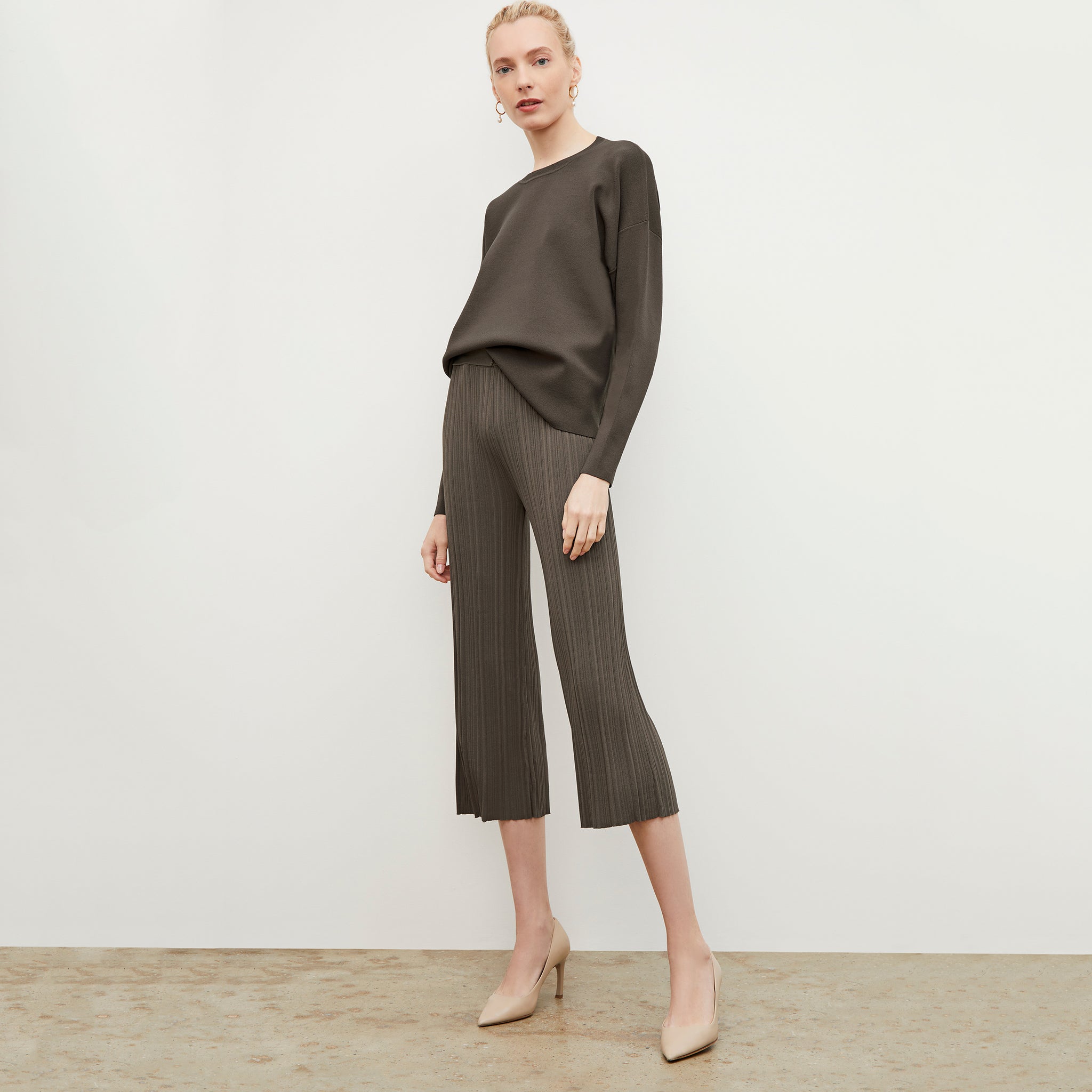 Front image of a woman wearing the Marijane Pant - Textured Knit in Light Ash 