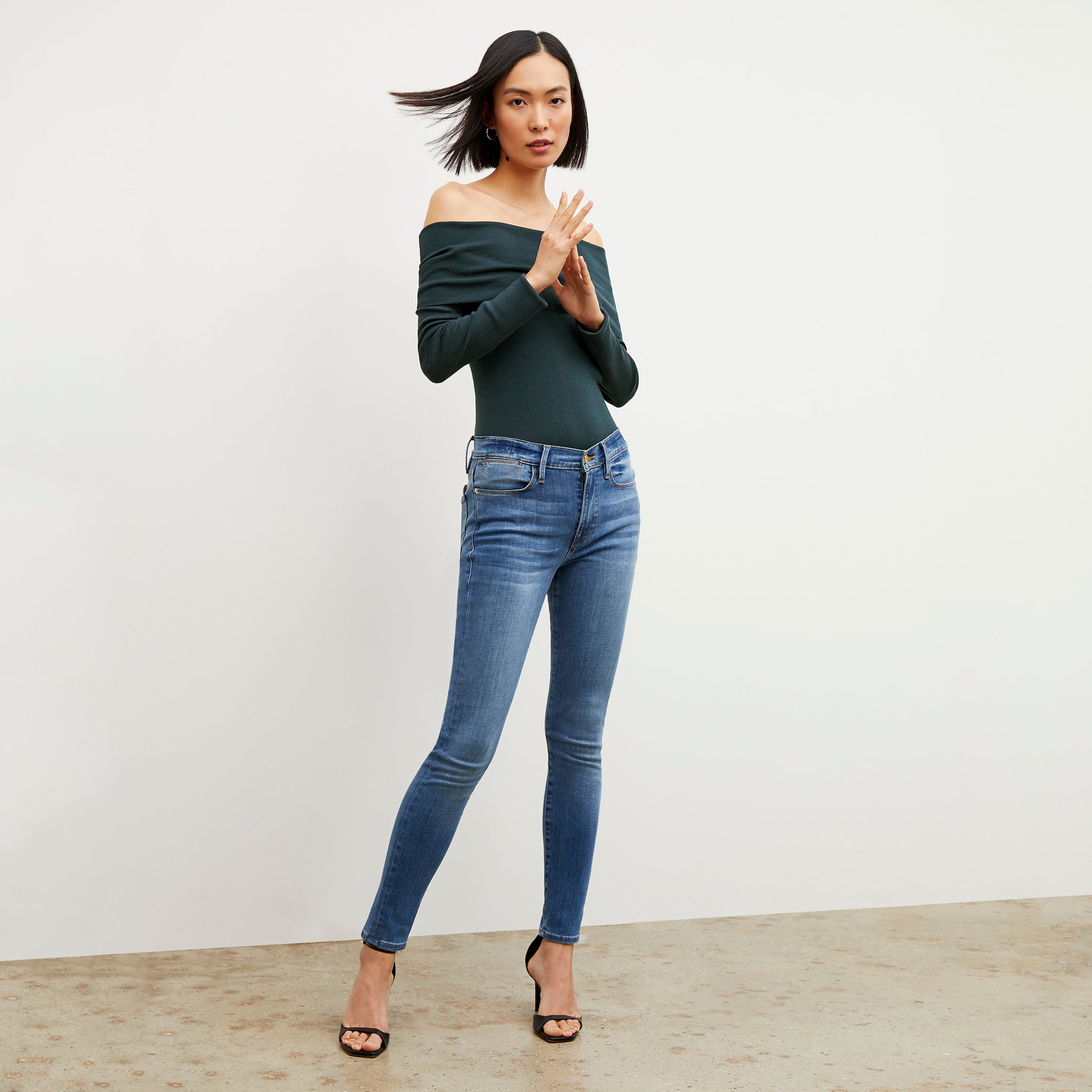 Front image of a woman wearing the FRAME Denim Le High Skinny Jean in Poe