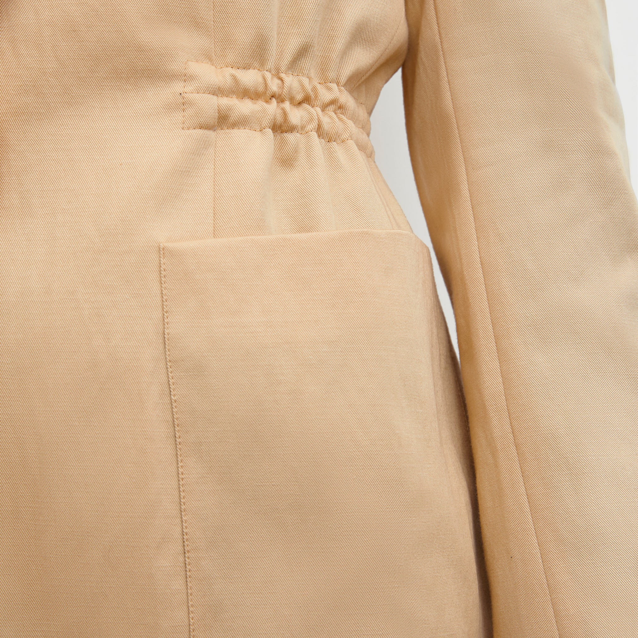 Detail image of a woman wearing the Hyo Jacket - Everyday Twill in Butter