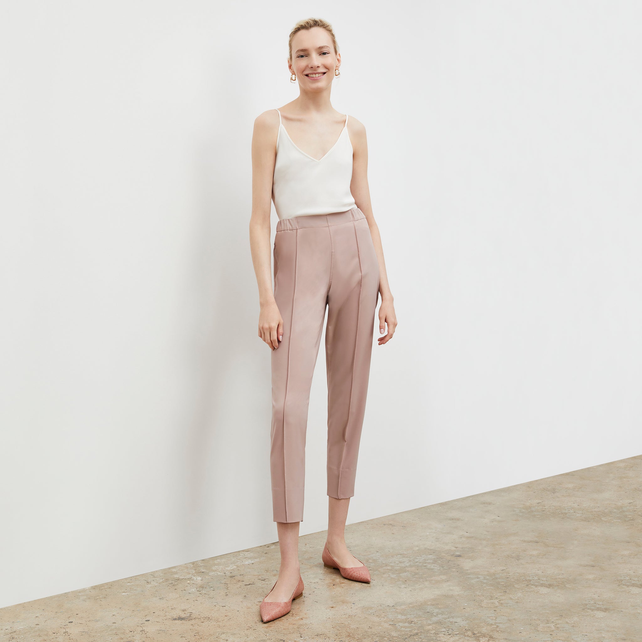 Front image of a woman wearing the Colby jogger in Blush 